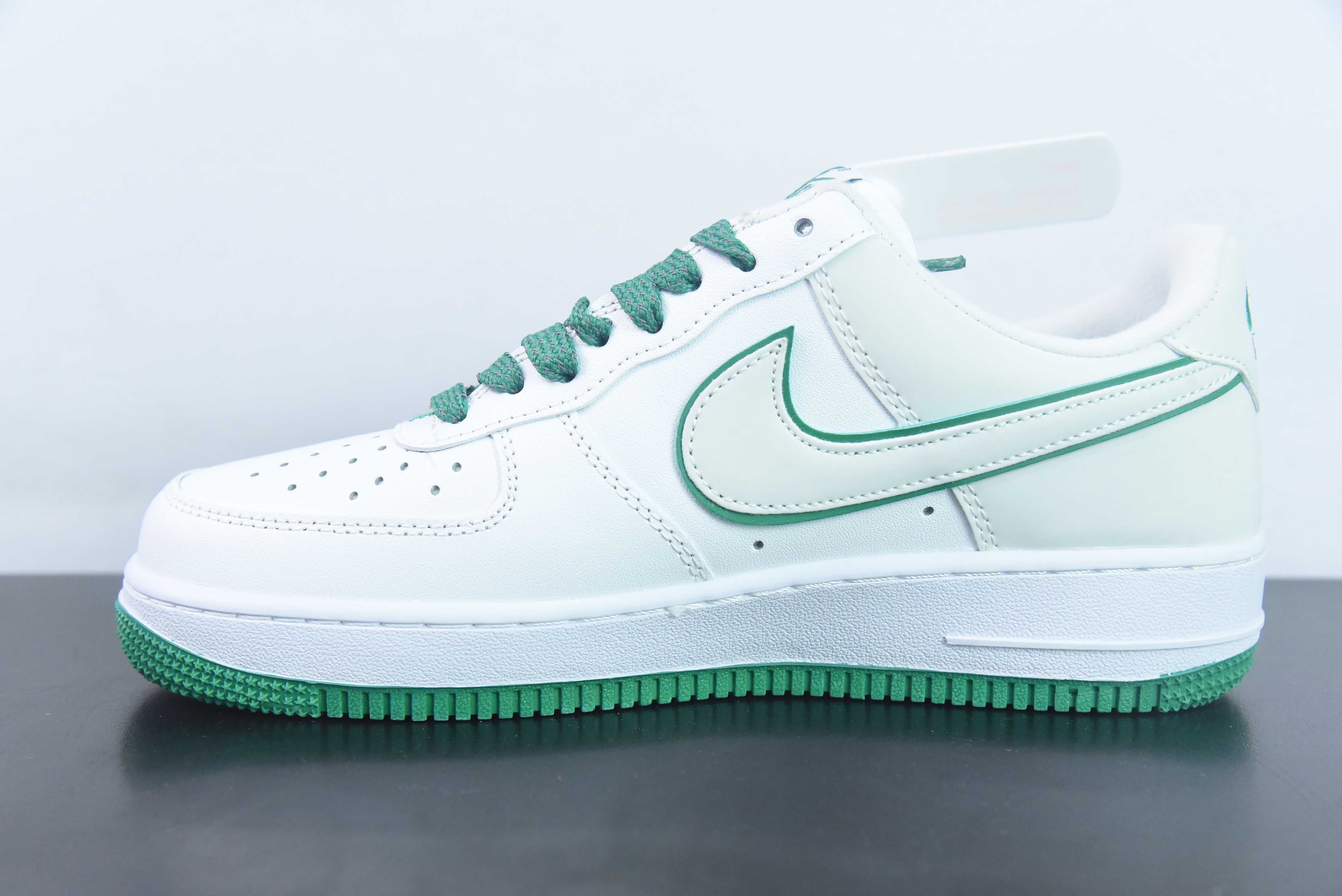 나이키 에어 포스 1 에어 포스 1 로우 캐주얼 스니커즈 YZ8115-001 사이즈: 36 36.5 37.5 38 38.5 39 40 40.5 41 42 42.5 43 44 45