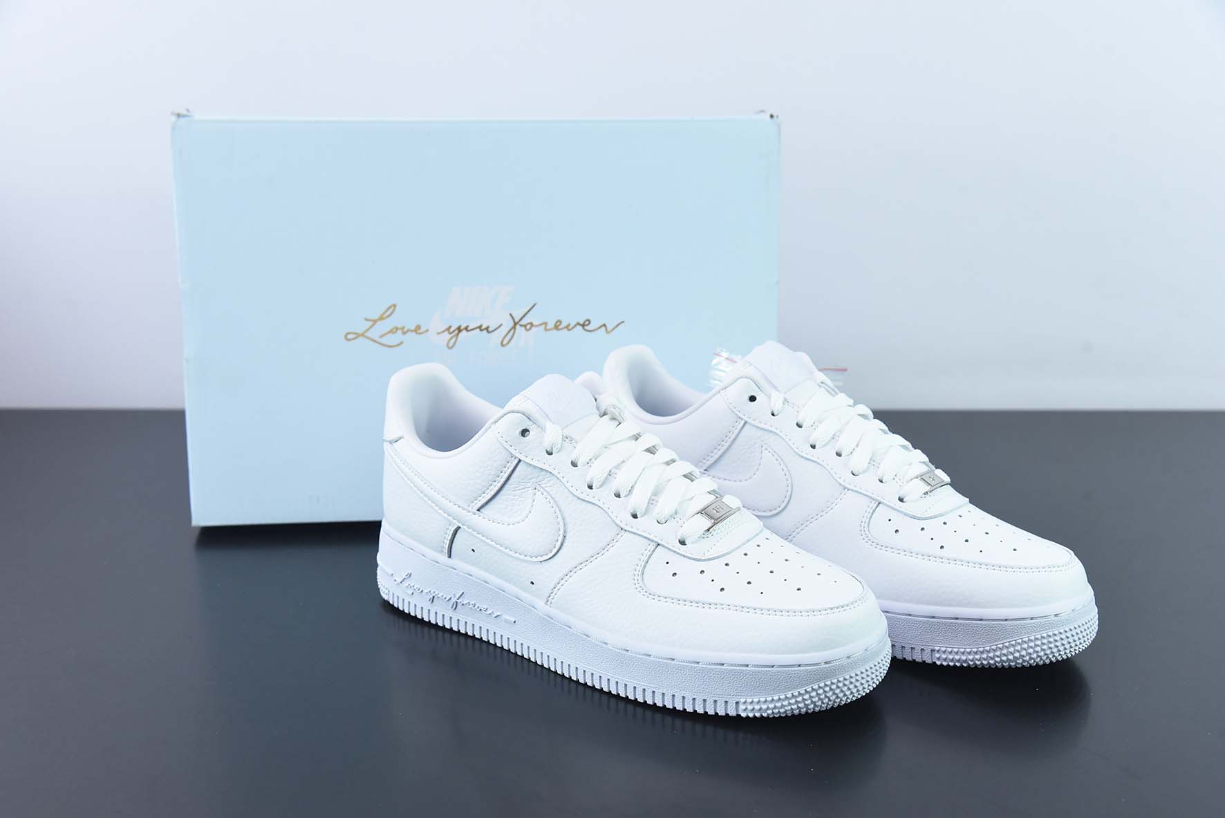 드레이크 X 에어 포스 1 로우 퓨어 화이트 레터 프린트 아이템 번호: CZ8065-100 사이즈: 36-44