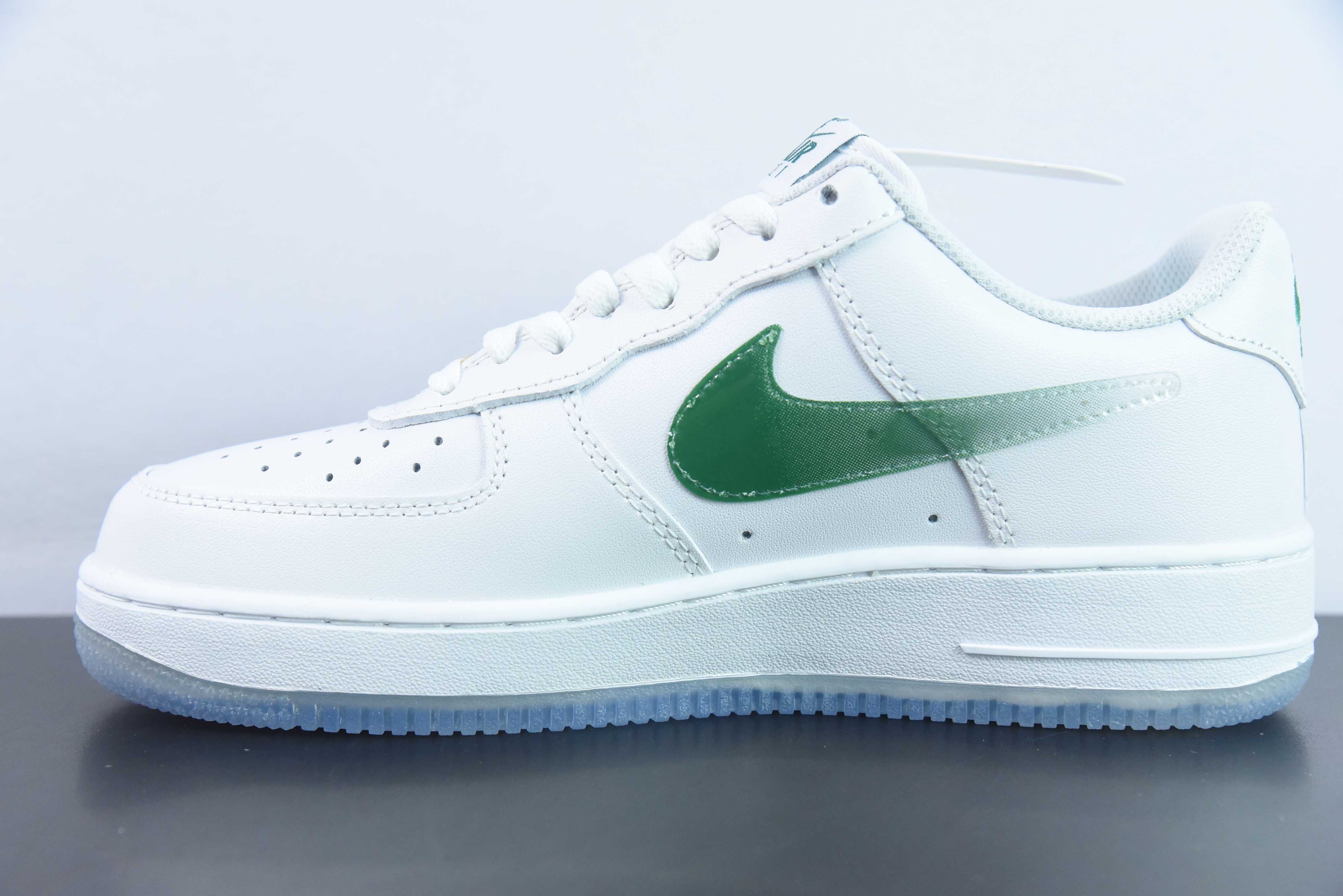 NK 바이 유 에어 포스 107 로우 레트로 SP 에어 포스 원 로우 탑 클래식 매칭 캐주얼 스니커즈 가죽 화이트 다크 그린 그라데이션 후크 C03363-369 사이즈: 36-44