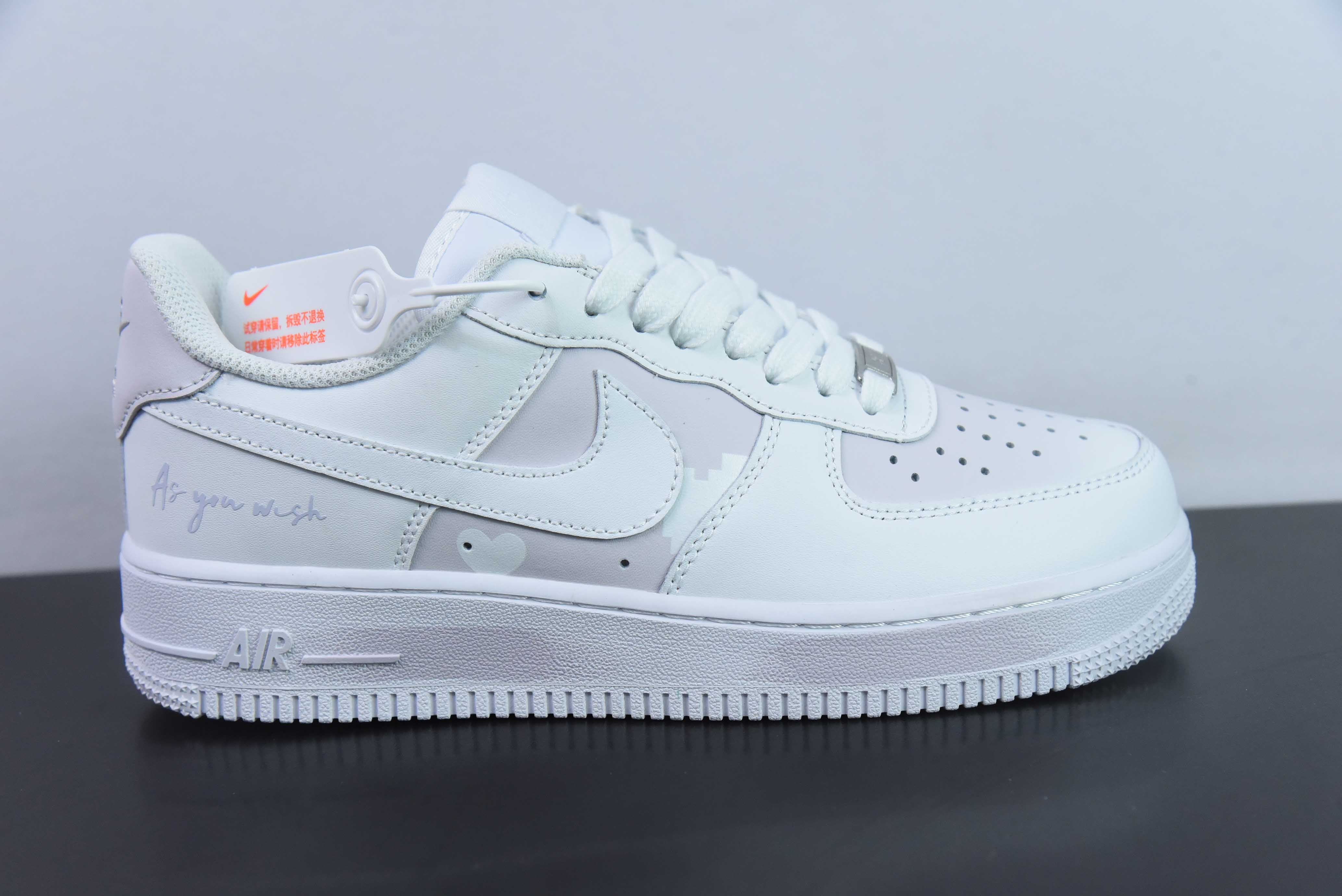 나이키 에어 포스 1 07 로우 보조 테마 화이트 핑크 퍼플 에어 브러시 에어 포스 1 로우 탑 백 캐주얼 트레이너 CW2288-111 사이즈: 36-44