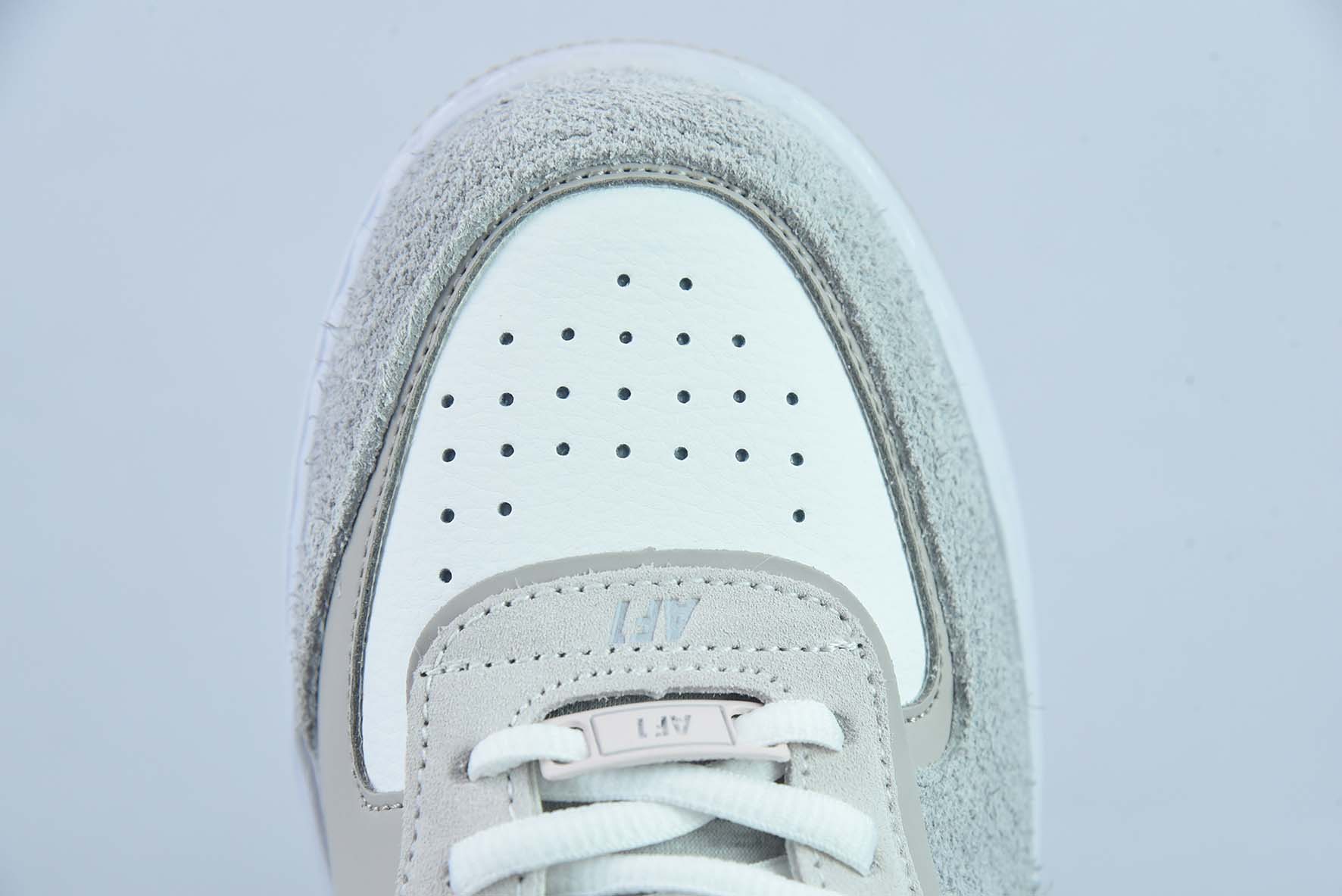 에어 포스 1 섀도우 새로운 여성스러운 해체주의 디자인 에어 포스 1 마카롱 아이템: FB7172-111 사이즈: 35-40