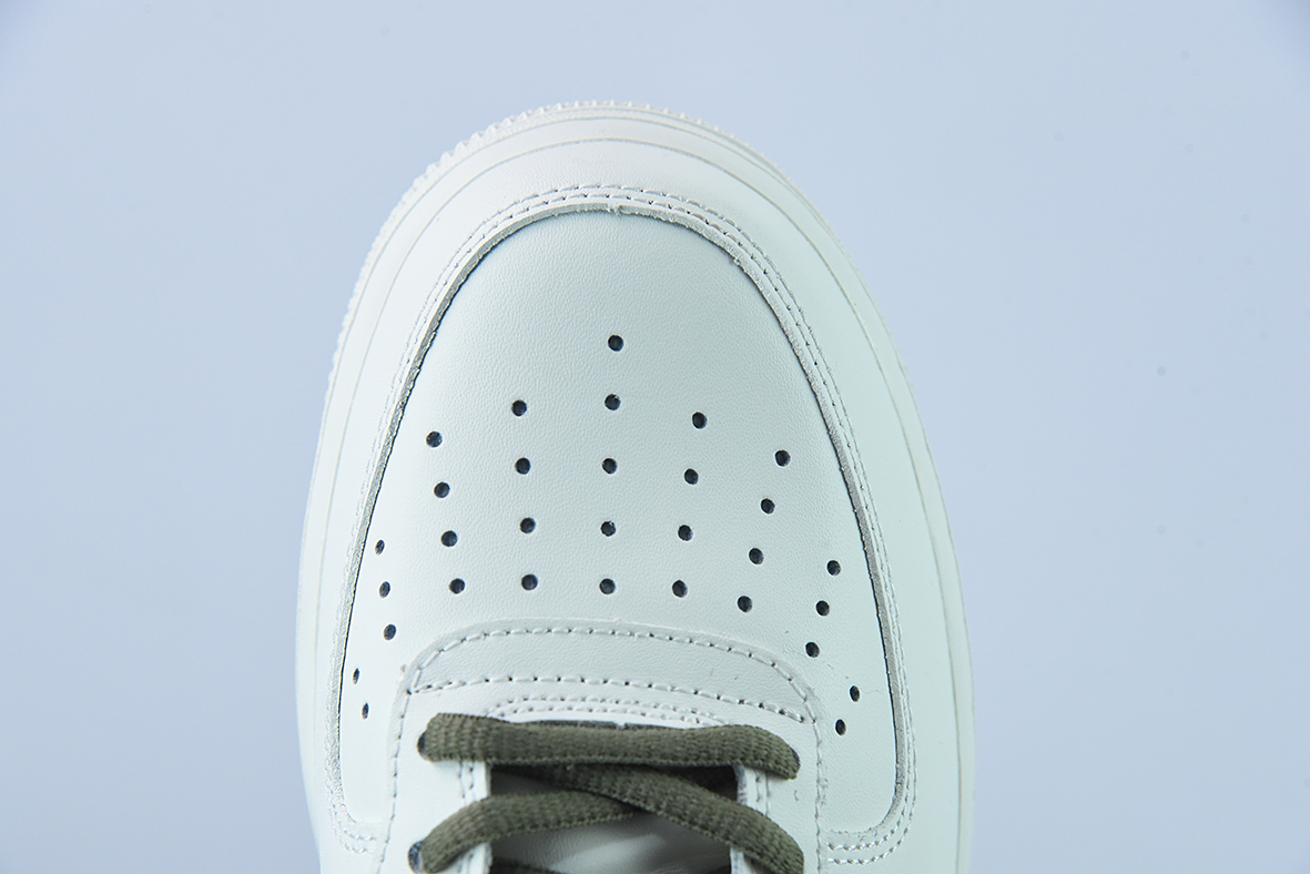 나이키 에어 포스 1 하이 07 에어 포스 원 클래식 하이탑 가죽 아이템 번호: LZ6819-608 사이즈: 36-44