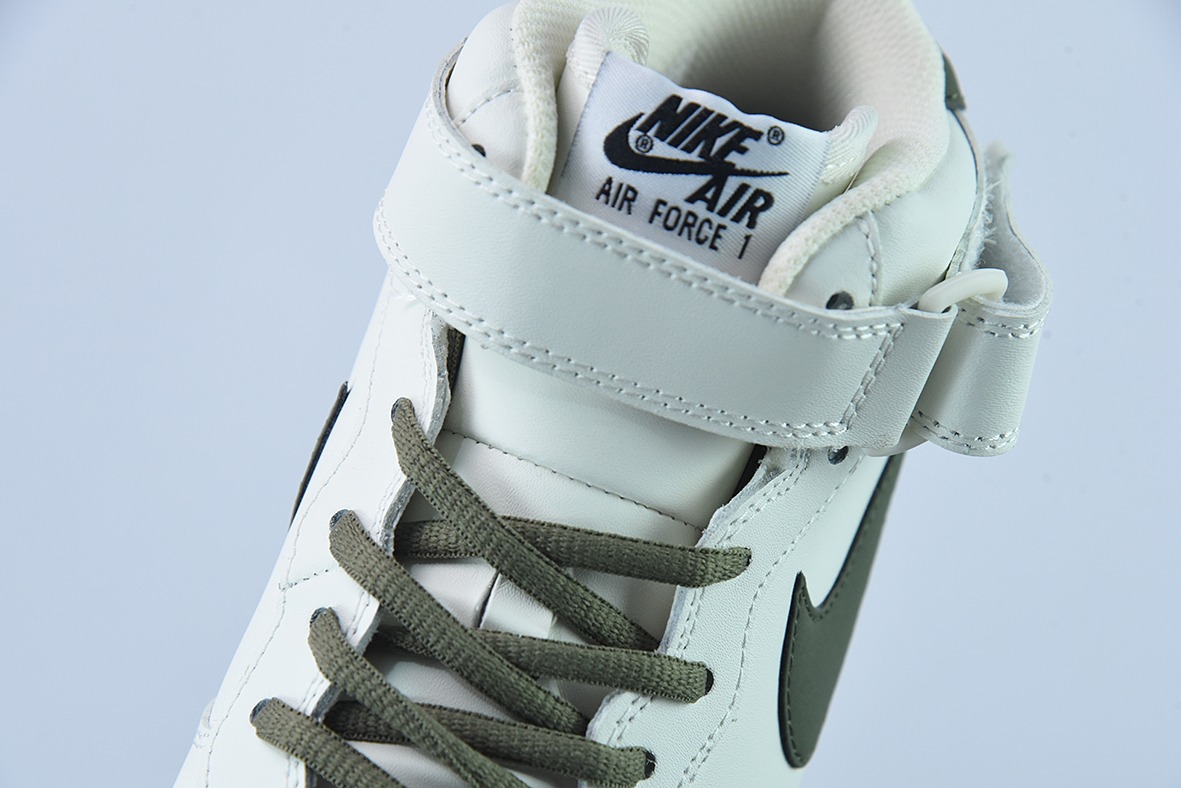 나이키 에어 포스 1 하이 07 에어 포스 원 클래식 하이탑 가죽 아이템 번호: LZ6819-608 사이즈: 36-44