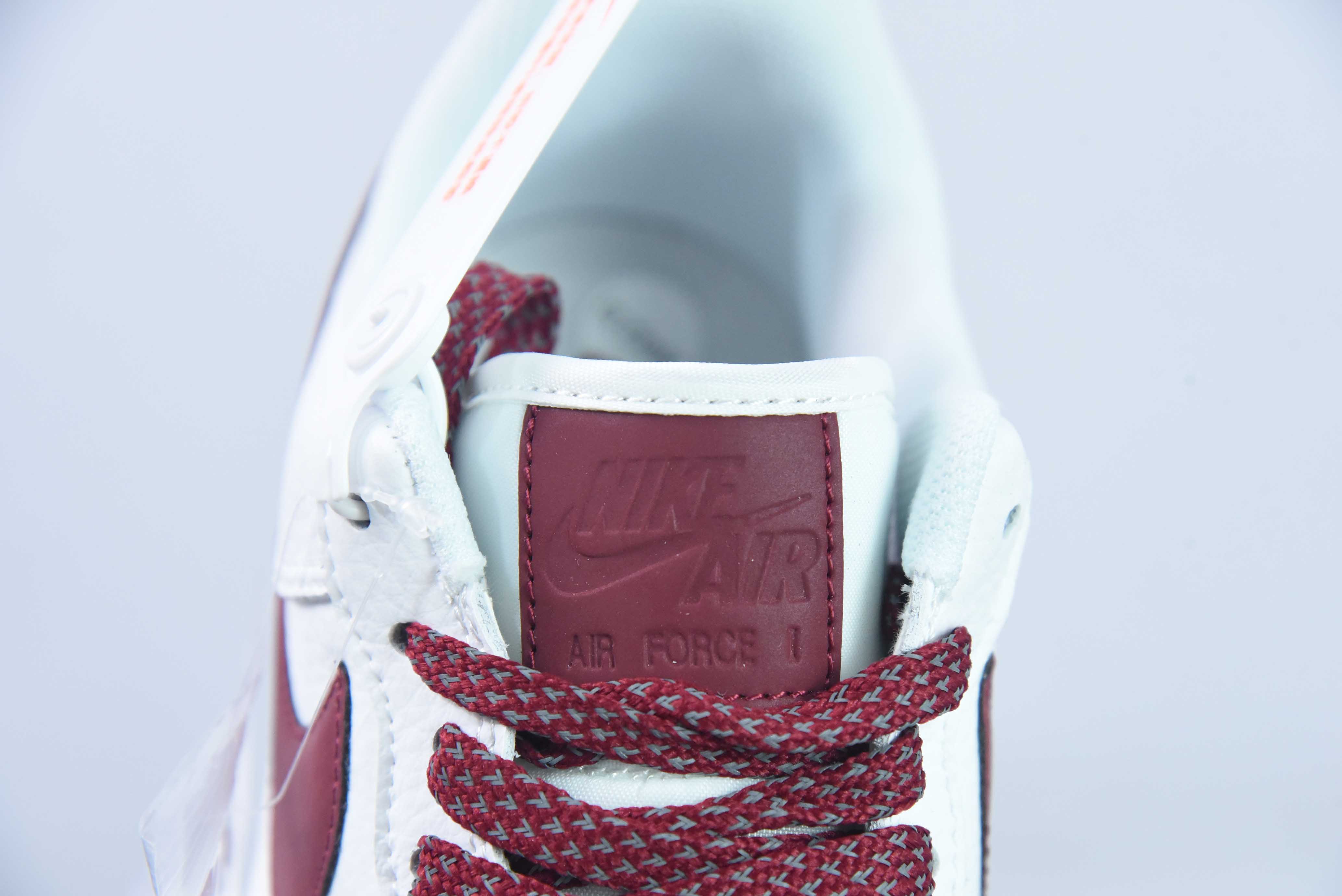 나이키 에어 포스 1 AF1 에어 포스 1 로우탑 화이트 레드 와인 레드 시그니처 프린트 아이템 번호: LO1718-059 사이즈: 36-44