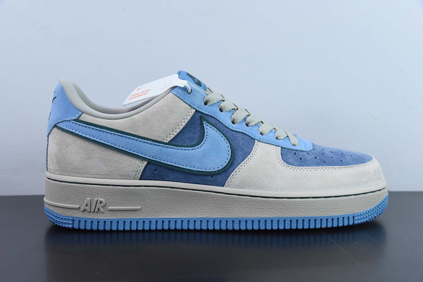 Nk 에어 포스 1 07 로우 레이크 블루 에어 포스 1 로우 탑 캐주얼 보드 슈즈 아이템 번호 : LJ8822-666 사이즈 : 36-44