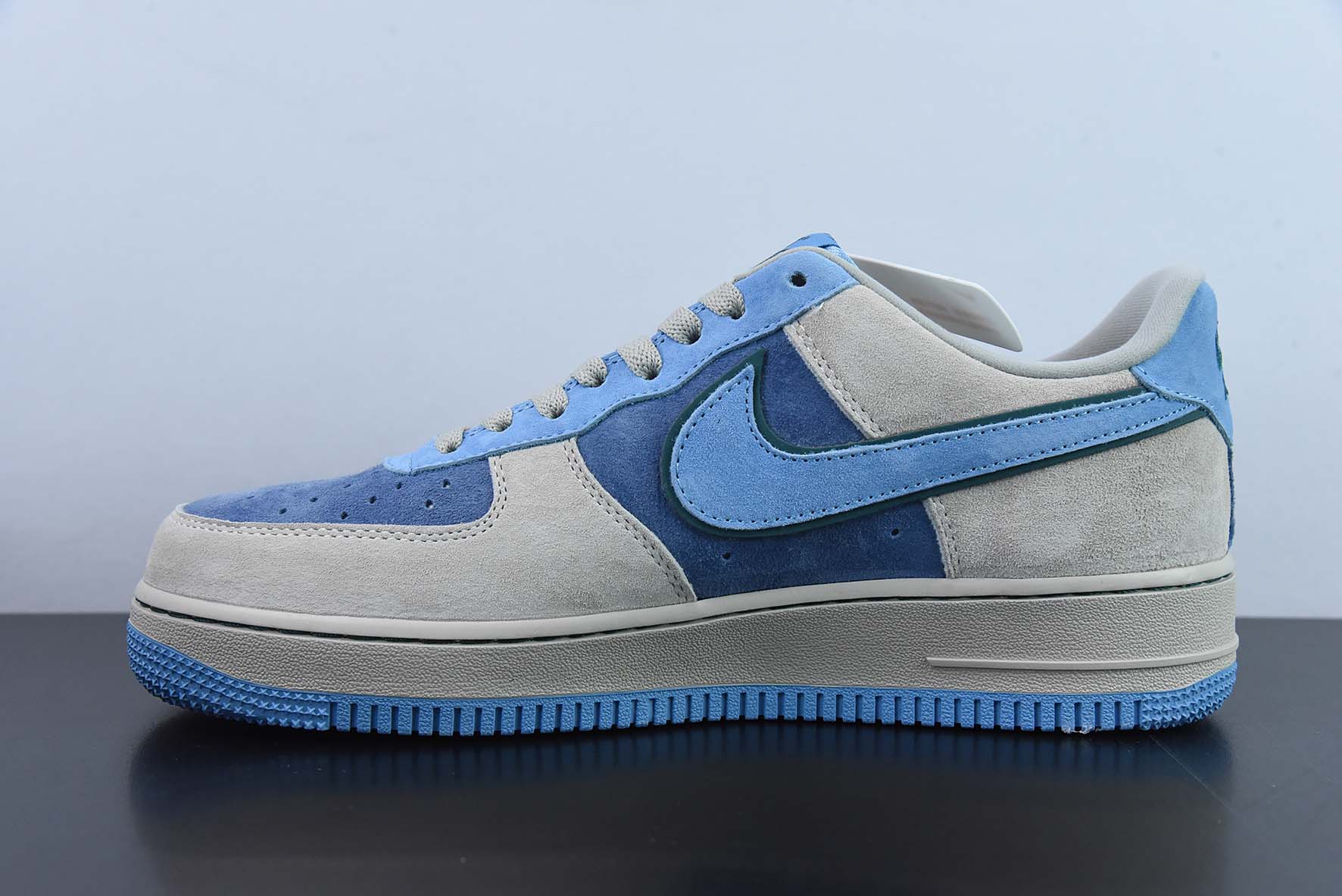 Nk 에어 포스 1 07 로우 레이크 블루 에어 포스 1 로우 탑 캐주얼 보드 슈즈 아이템 번호 : LJ8822-666 사이즈 : 36-44