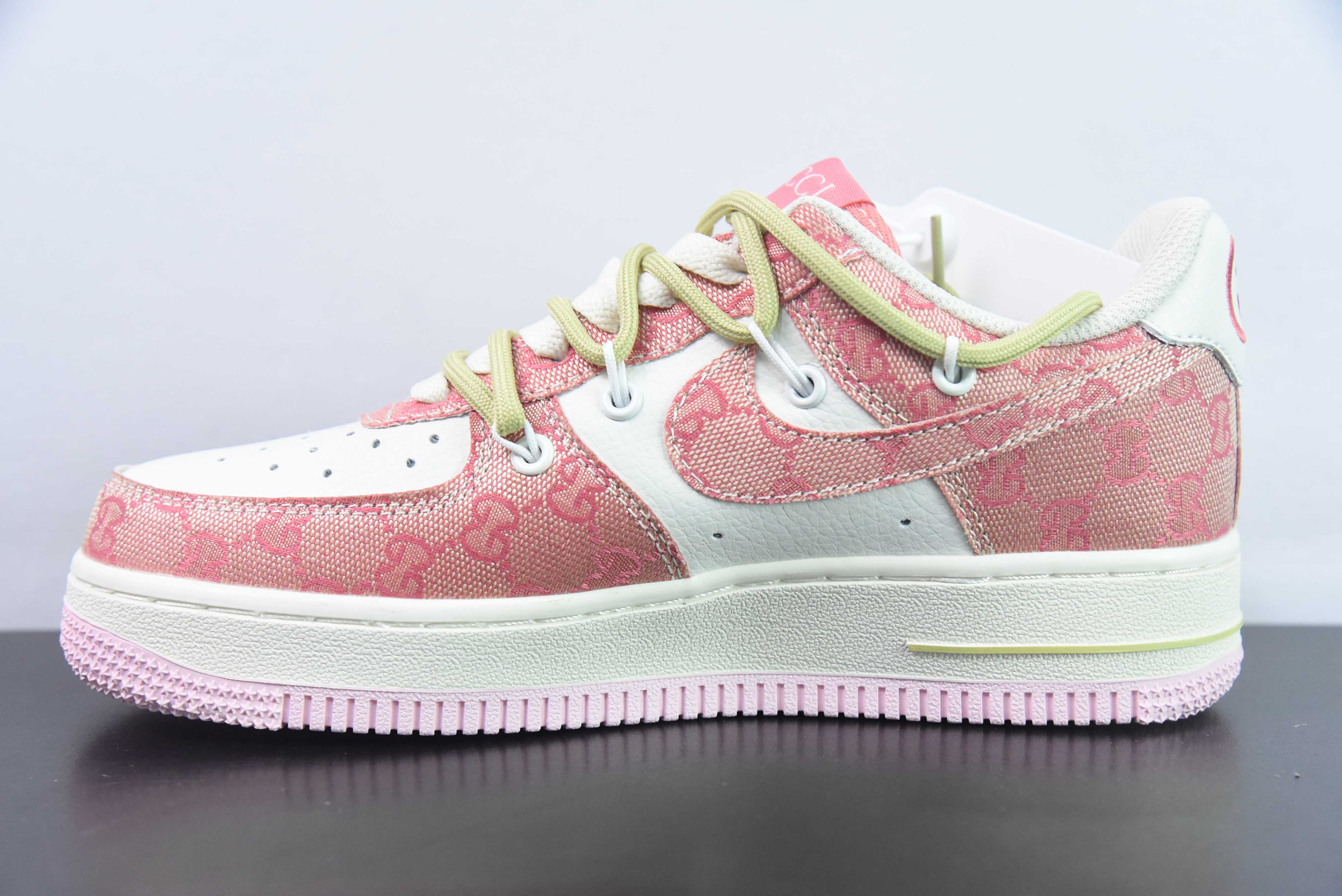 나이키 에어 포스 1 로우 에어 포스 1 로우탑 캐주얼 스니커즈 구찌 공동 브랜드 프린트 핑크 디컨스트럭티드 아이템 번호: BD7700-666 사이즈: 36-44