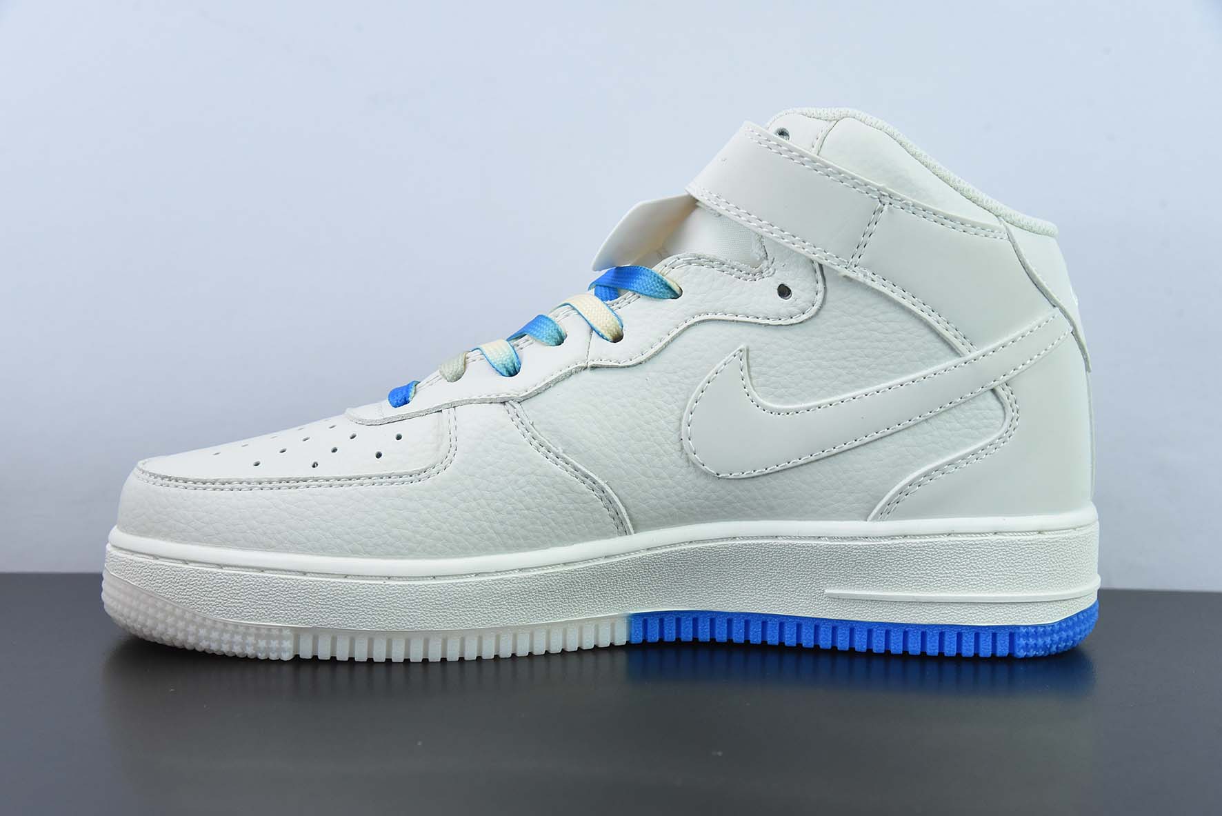 나이키 에어 포스 1 미드 07 베이지 및 블루 댈러스 매버릭 시티 한정 미드탑 에어 포스 1 아이템 번호: DW5696-893 사이즈: 36-44