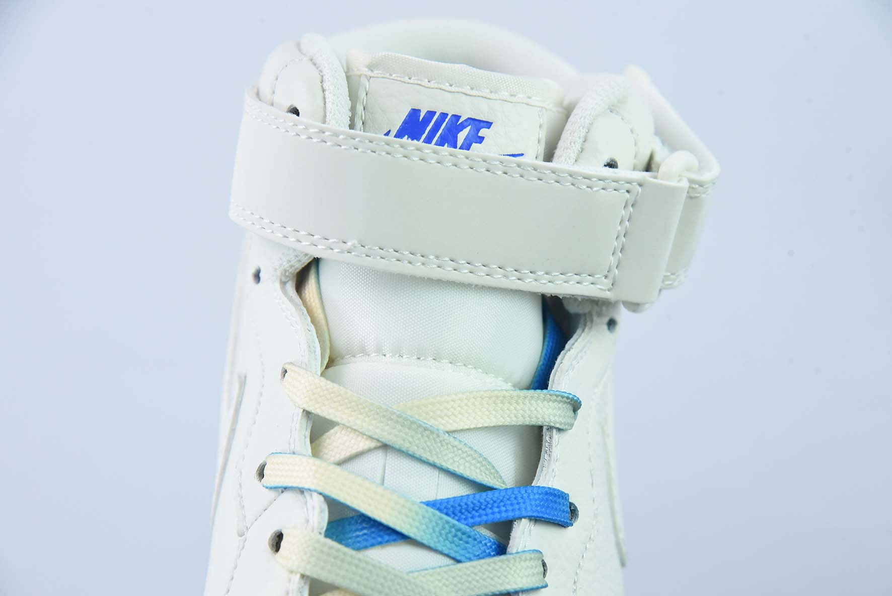 나이키 에어 포스 1 미드 07 베이지 및 블루 댈러스 매버릭 시티 한정 미드탑 에어 포스 1 아이템 번호: DW5696-893 사이즈: 36-44