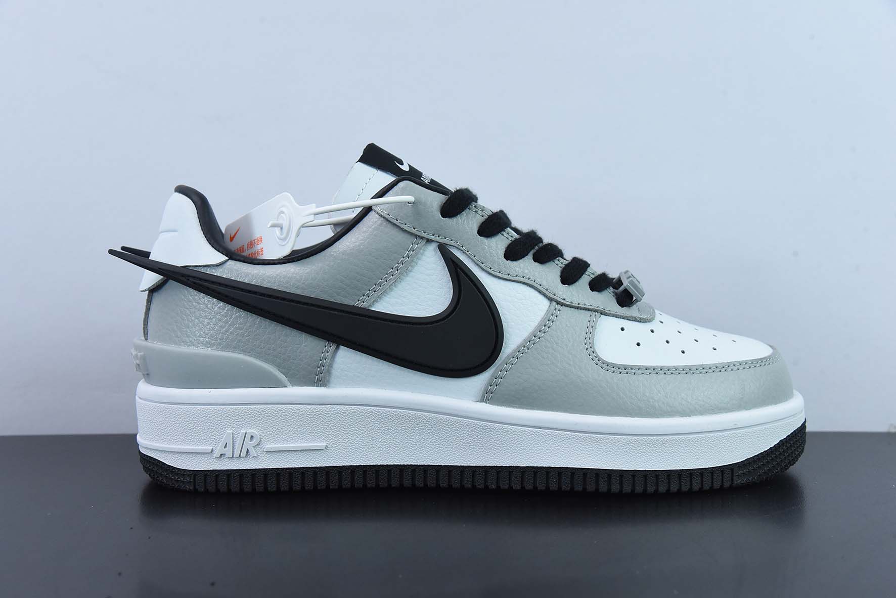 앰부시 x Nk 에어 포스 107 로우 팬텀 공동 브랜드 디컨스트럭티드 시리즈 에어 포스 1 로우 탑 캐주얼 스니커즈 아이템 번호: DV3464-007 사이즈: 36-44