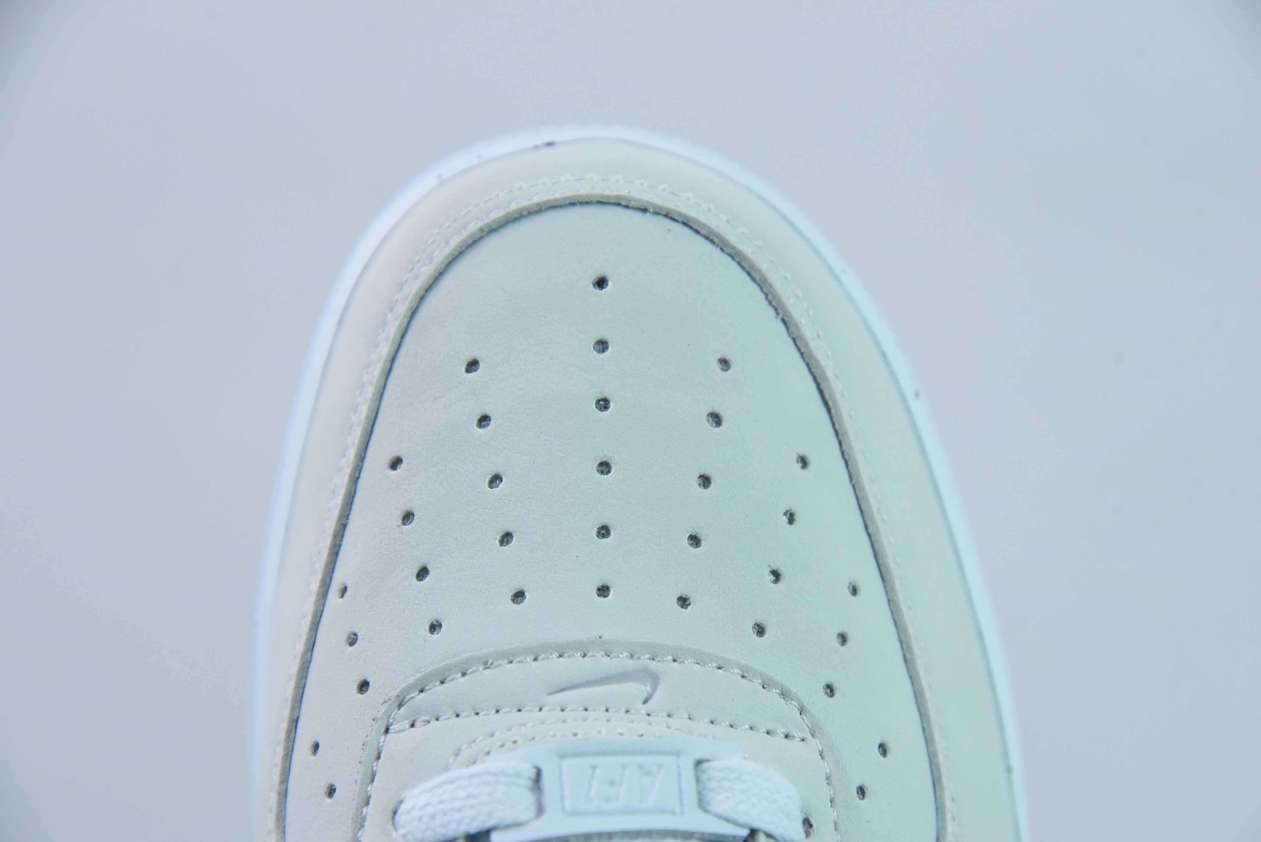 NK 에어 포스 1 07 로우 PRM 아이스 블루 에어 포스 원 클래식 프로스트 라이트 그레이 아이스 블루 아이템 번호: DZ2786-400 사이즈: 36-44.