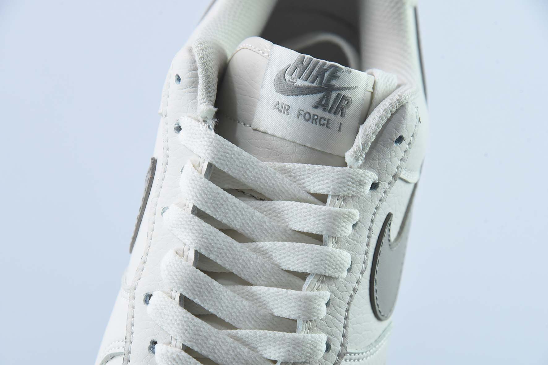 에어 포스 1 07 로우 티타늄 그레이 - 디올 공동 브랜드 베이지 그레이 로우탑 아이템: BS6055-203 사이즈: 36-44