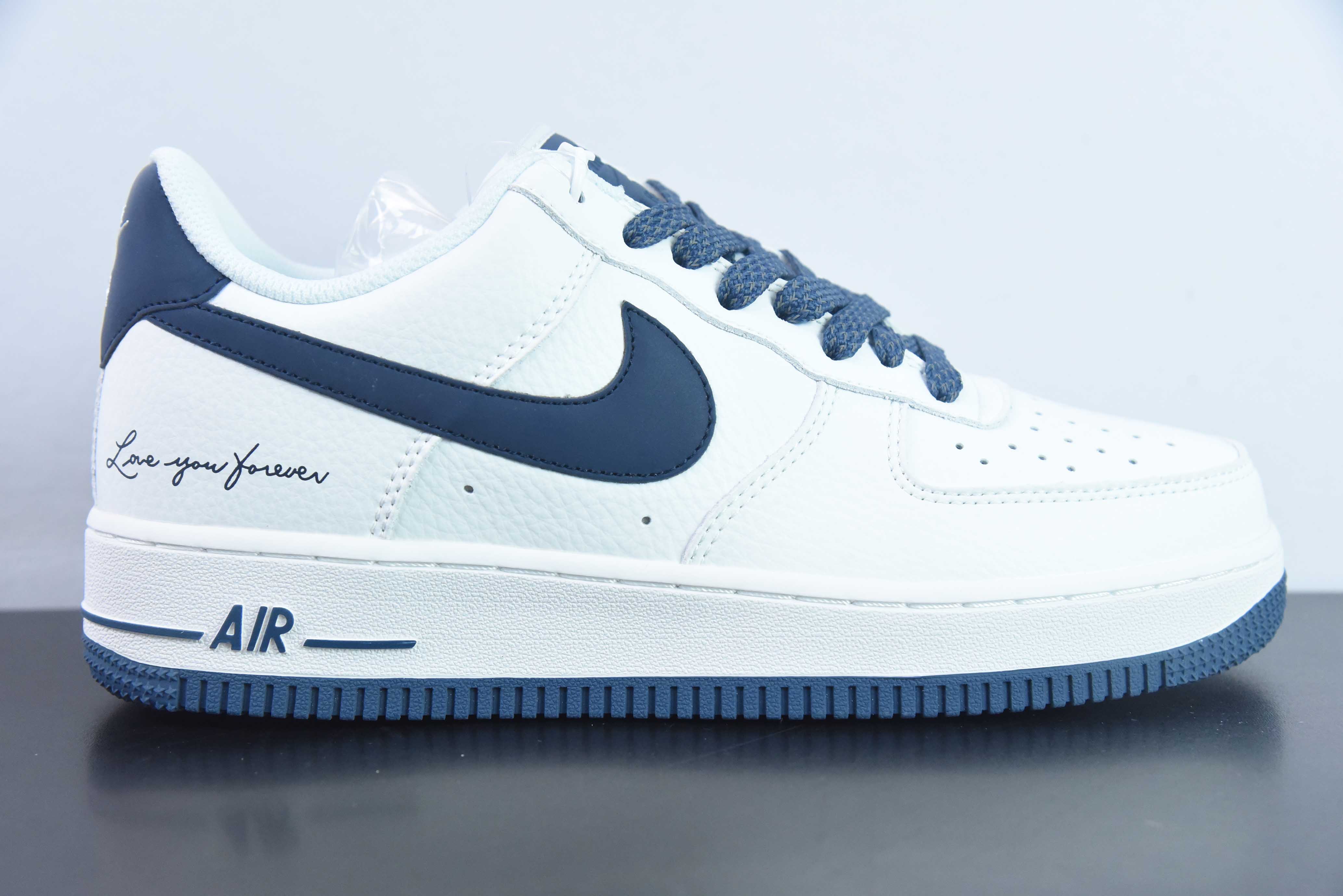 NOCTA x 나이키 에어 포스 1 로우 인증 된 연인 소년 화이트 네이비 블루 반사 L01718-056 사이즈 : 36-44를 사랑하는 소년이있는 에어 포스 1 클래식 로우 탑