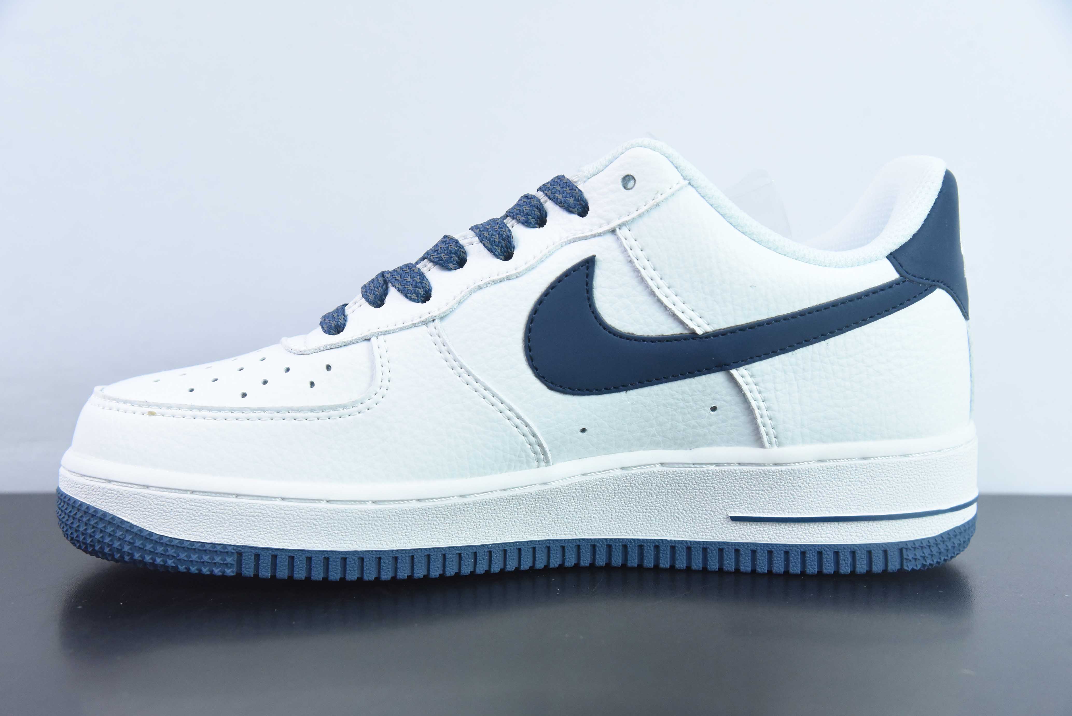 NOCTA x 나이키 에어 포스 1 로우 인증 된 연인 소년 화이트 네이비 블루 반사 L01718-056 사이즈 : 36-44를 사랑하는 소년이있는 에어 포스 1 클래식 로우 탑