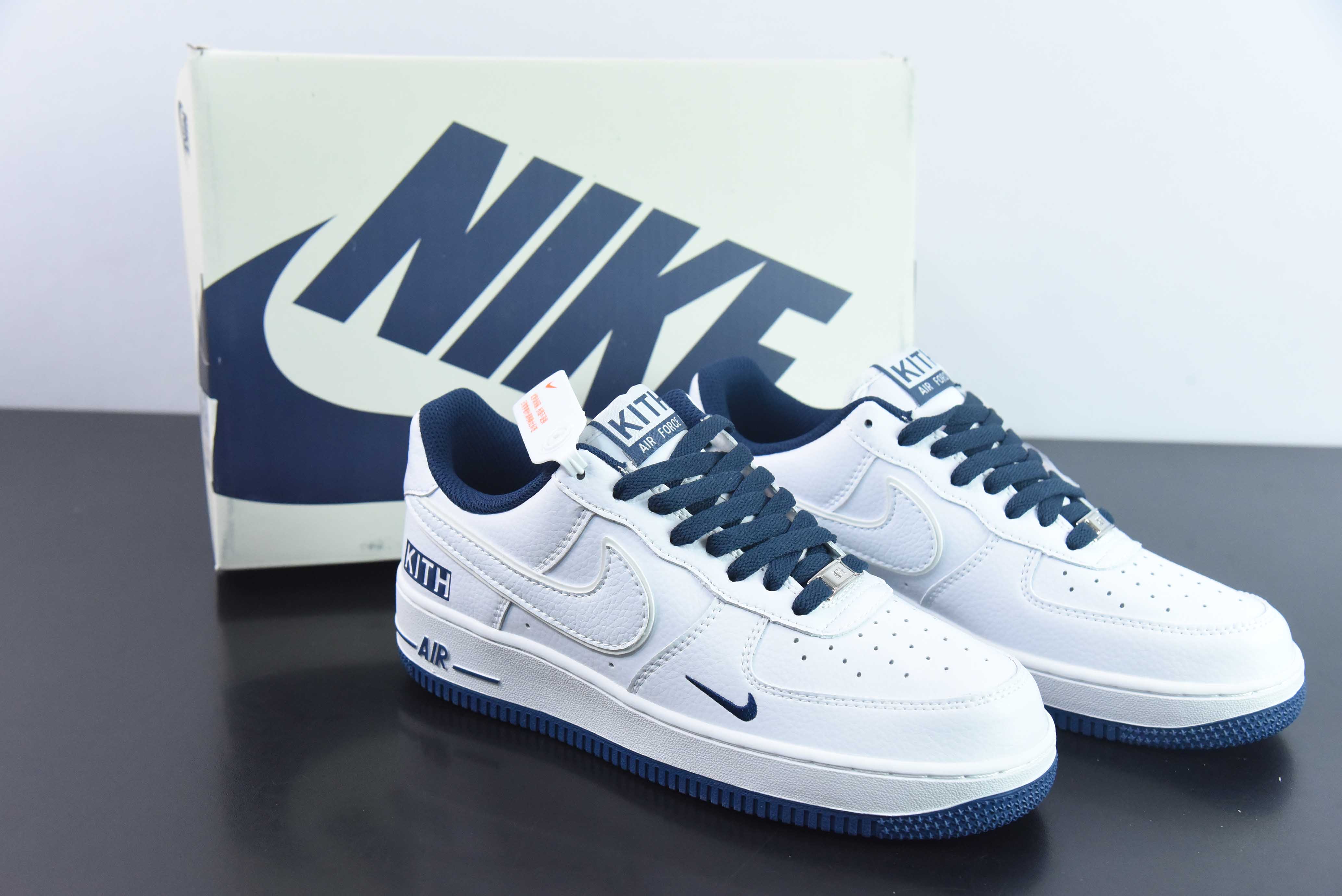 나이키 에어 포스 1 로우 키스 공동 브랜드 에어 포스 1 로우탑 캐주얼 스니커즈 아이템: KT1659-007 사이즈: 36-44