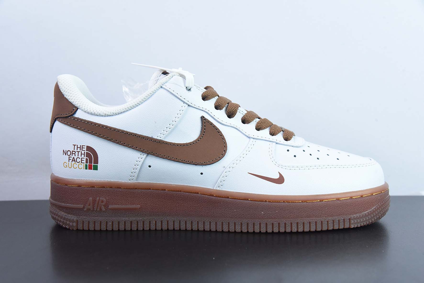 나이키 에어 포스 1 07 로우 더 노스페이스 공동명 - 스노우 화이트 에어 포스 1 로우 탑 월드 화이트 스노우 아이템 번호: DH7561-188 사이즈: 36-44