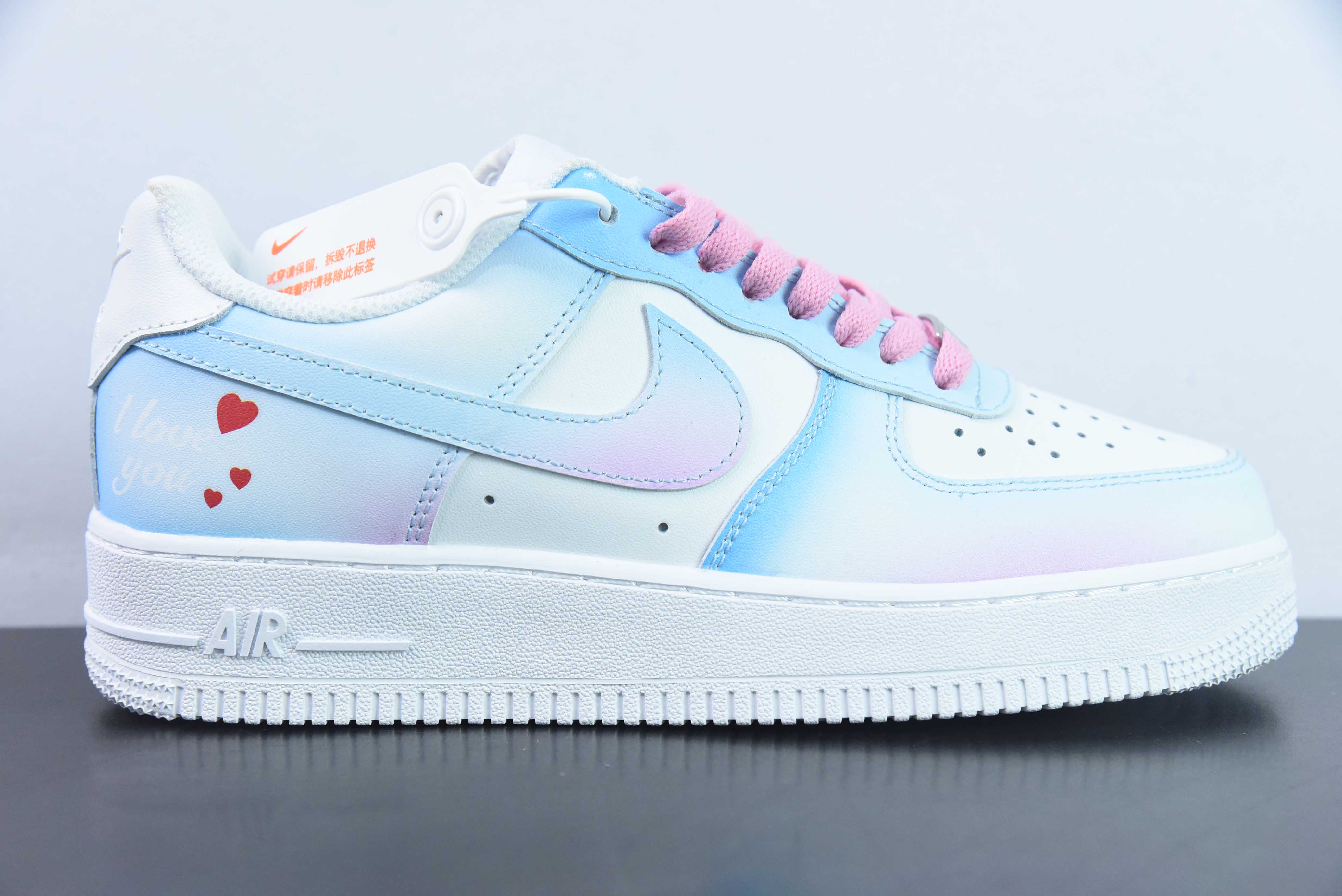 발렌타인데이 기프트 박스 나이키 에어 포스 1 07 로우 에어 포스 원 발렌타인데이 한정 컬러풀 로우탑 보드숏 아이템 번호: CW2288-111 사이즈: 36-44