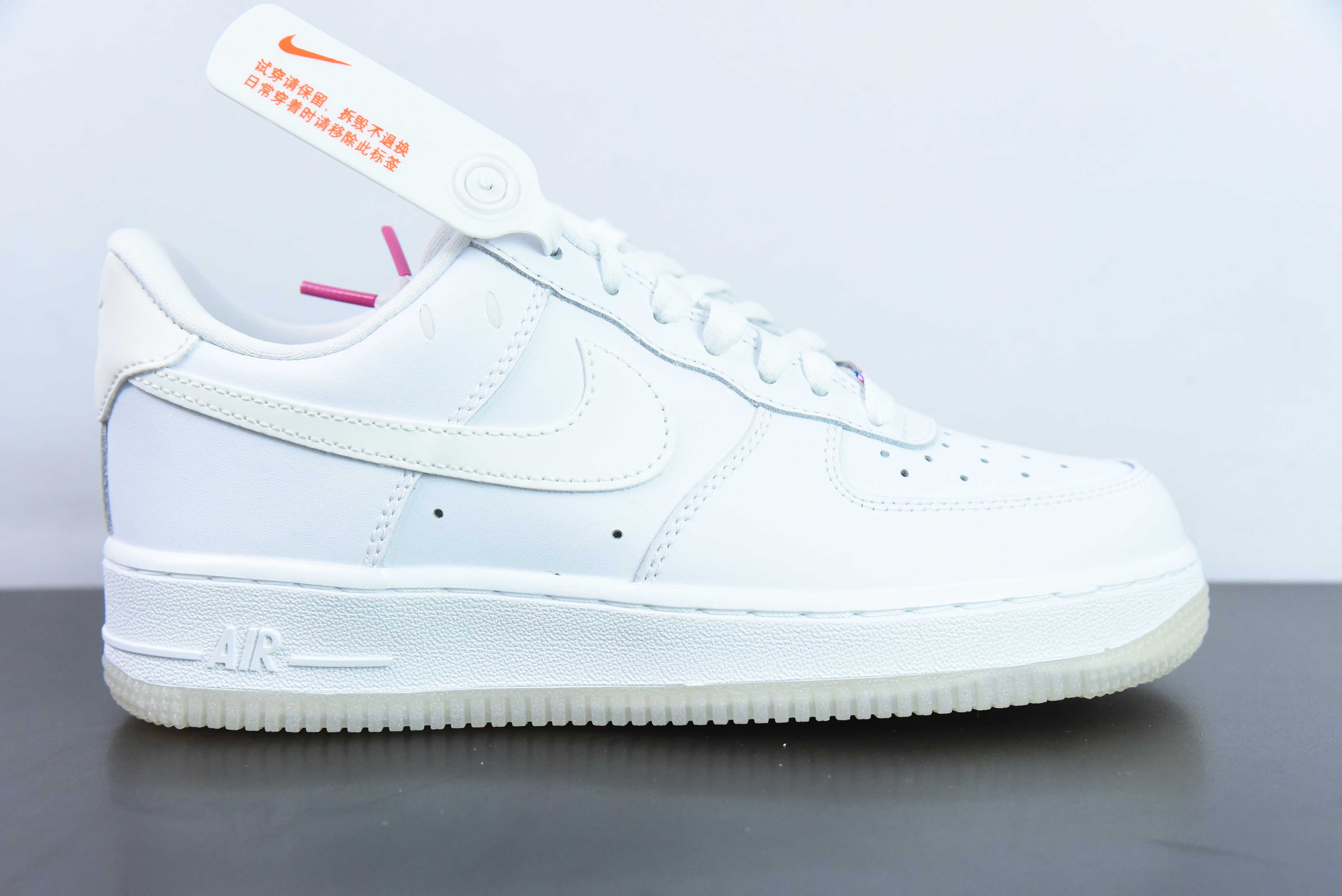 Nk 에어 포스 107 로우 퍼플 라이트 체인지 컬러 오픈 스마일 에어 포스 1 로우 탑 캐주얼 보드 슈즈 아이템 번호 : FZ5531-111 사이즈 : 35.5-44