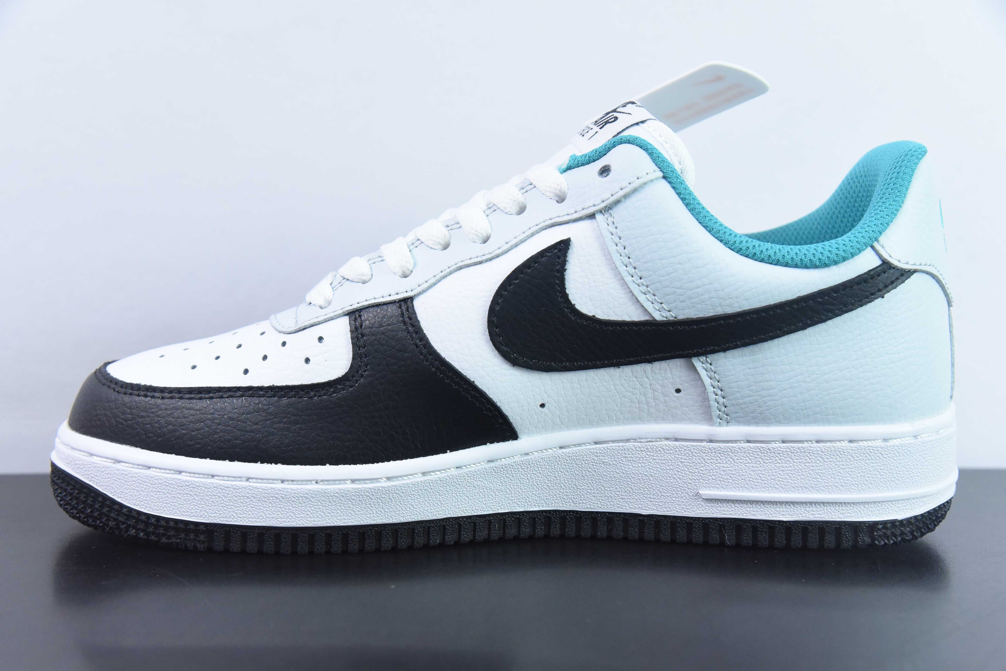 나이키 에어 포스 1 AF1 에어 포스 원 / 로우탑 블랙 앤 화이트 블루 테일 아이템: JH5778-985 사이즈: 36-44 