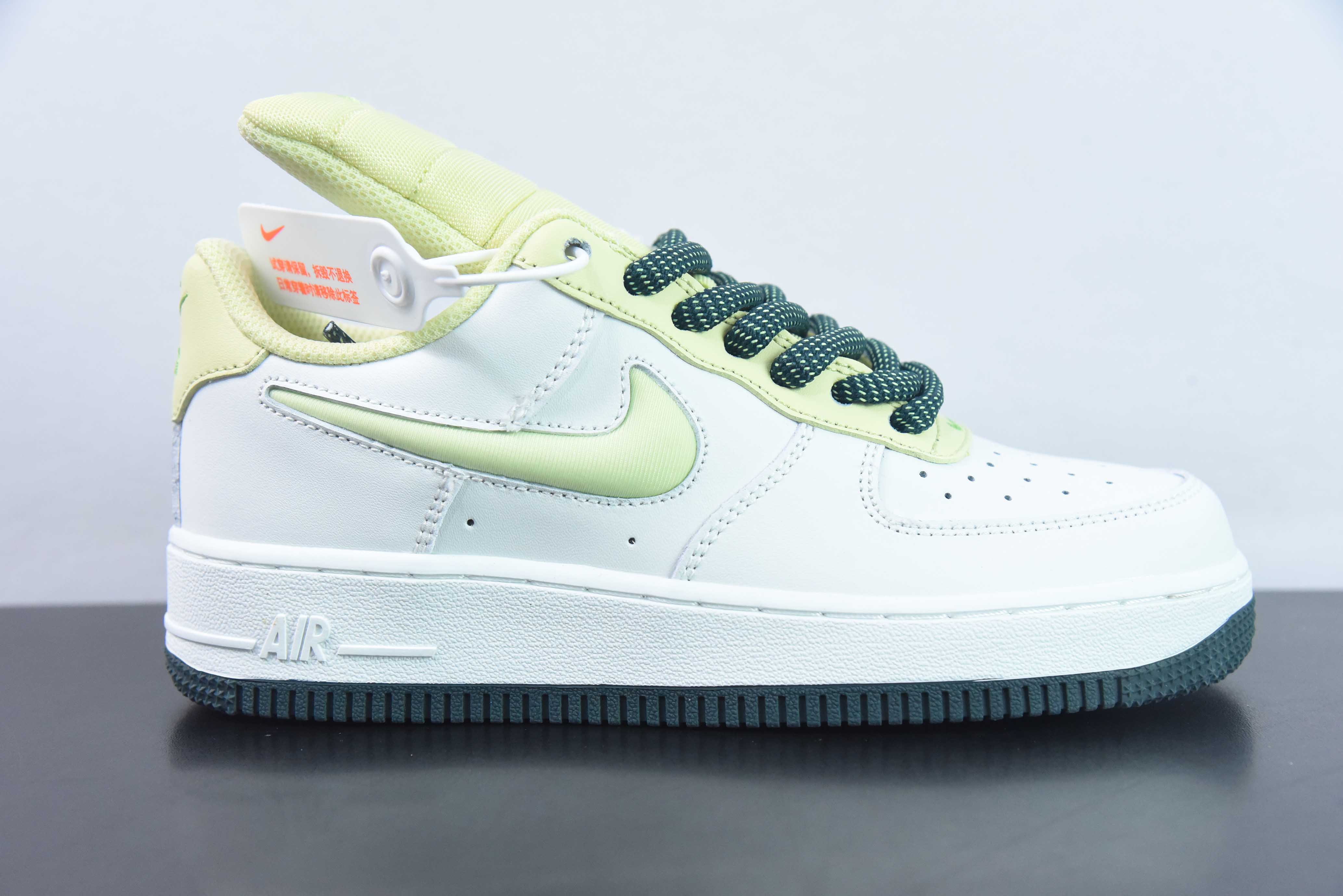 나이키 에어 포스 107 로우 에어 포스 원 로우탑 캐주얼 보드화 아이템 번호: FB7402 100 사이즈: 36-42