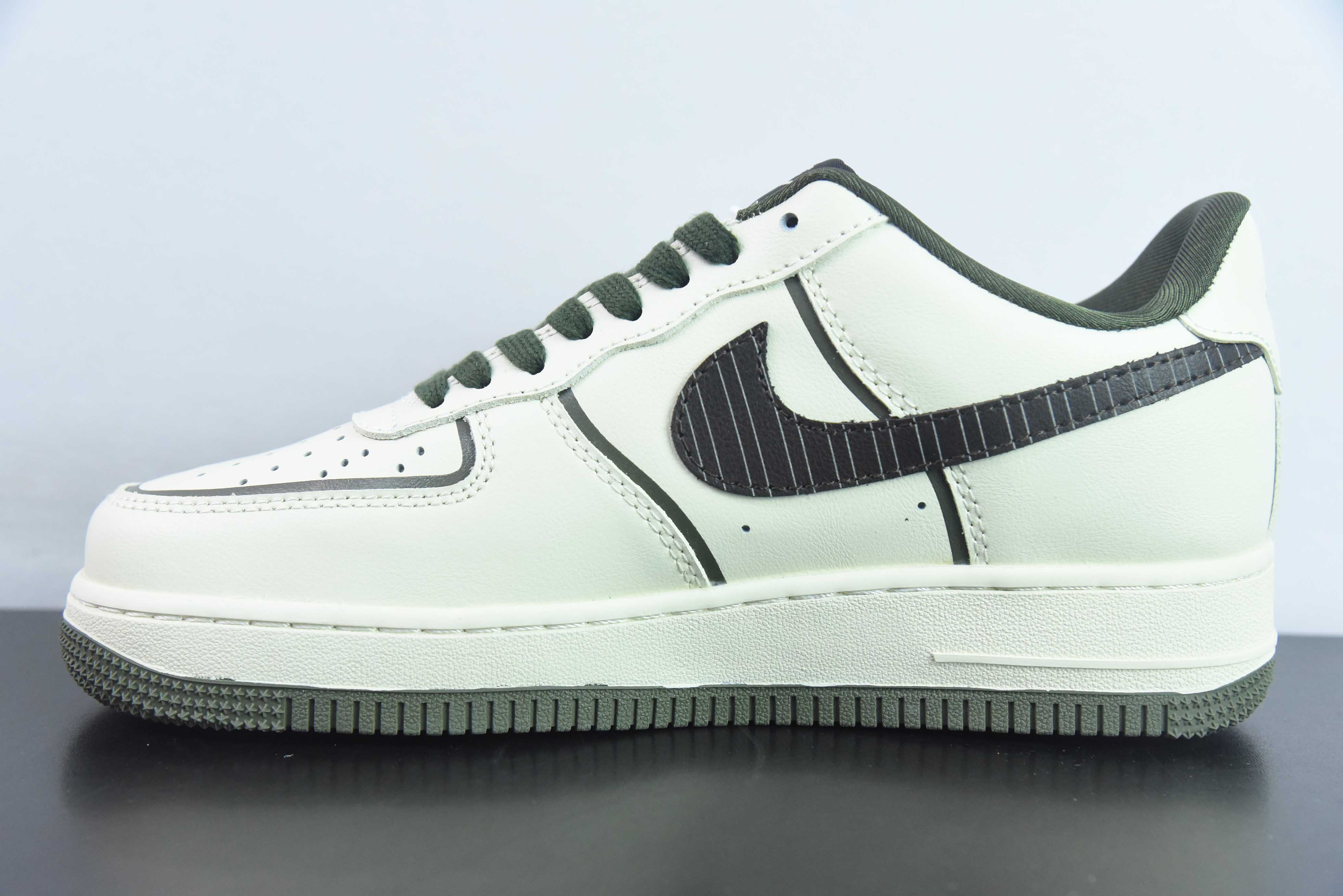 나이키 에어 포스 1 로우 07 x 루이 비통 프린트 공동 브랜드 아이템 번호: CT3228 400 사이즈: 36-44