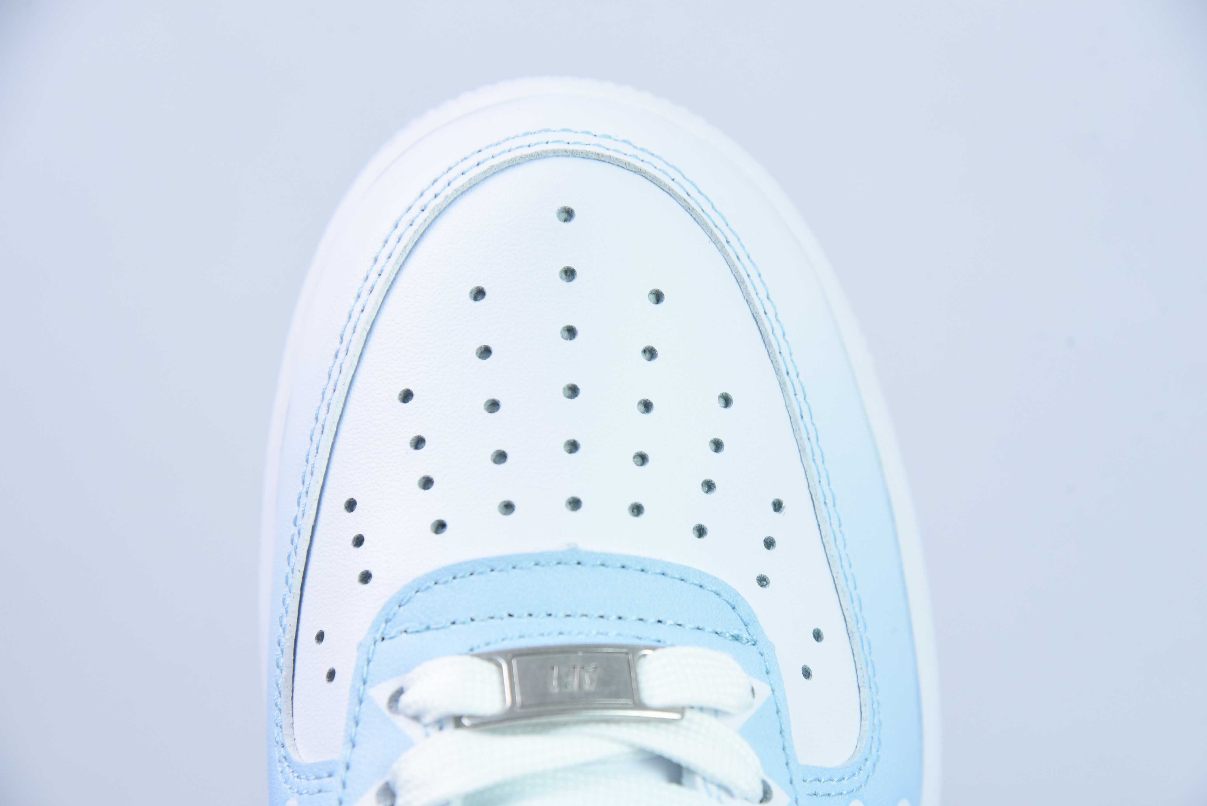 도라에몽 x Nk 에어포스 107 로우 리틀 위치 공동 브랜드 스컬스 스카이 블루 에어포스 1 로우 탑 캐주얼 보드숏 아이템: CW2288-111 사이즈: 36-44