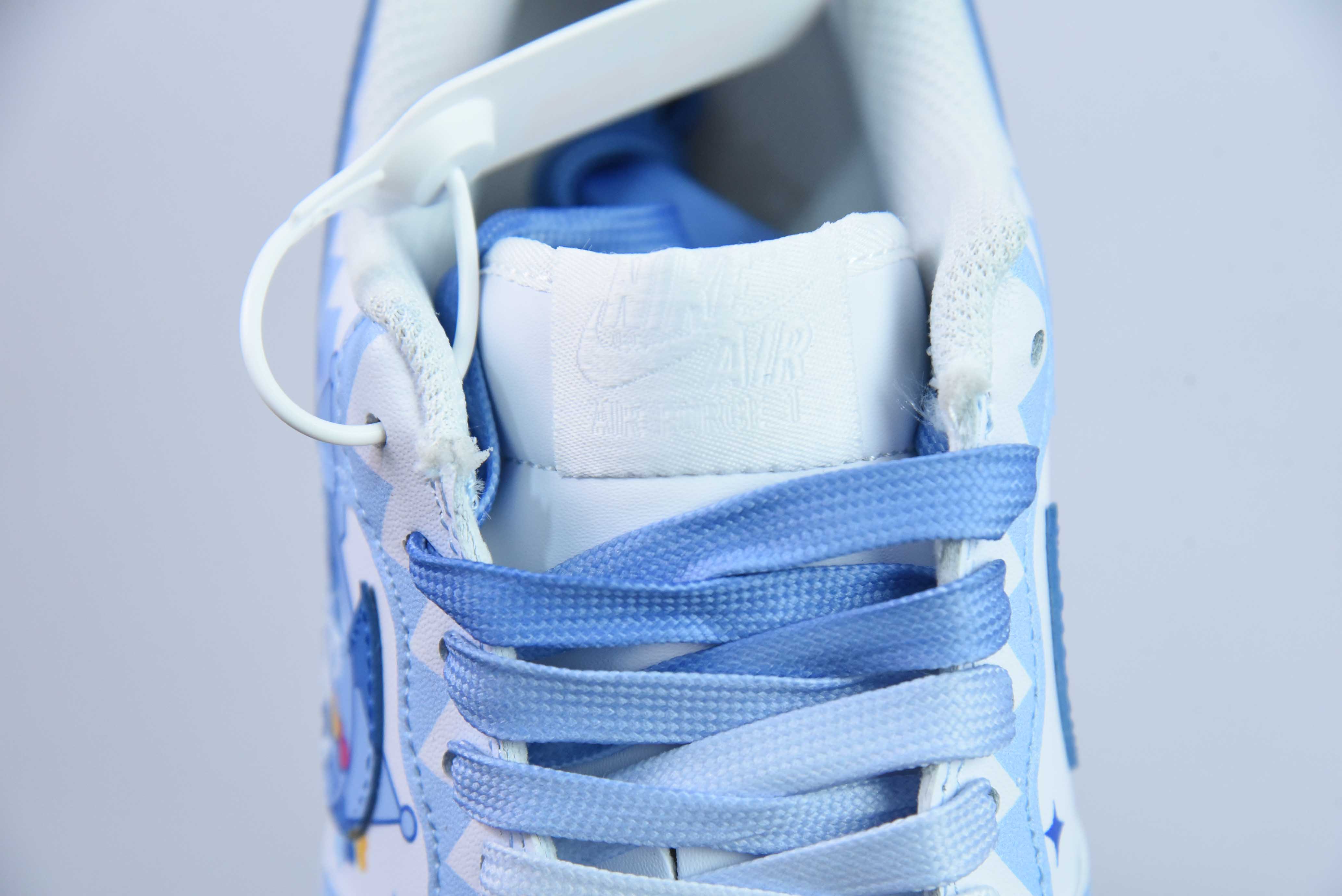 도라에몽 x Nk 에어 포스 107 로우 리틀 위치 공동 브랜드 스컬 그라데이션 화이트 및 블루 에어 포스 1 로우 탑 캐주얼 보드 쇼츠 아이템: CW2288-111 사이즈: 36-44