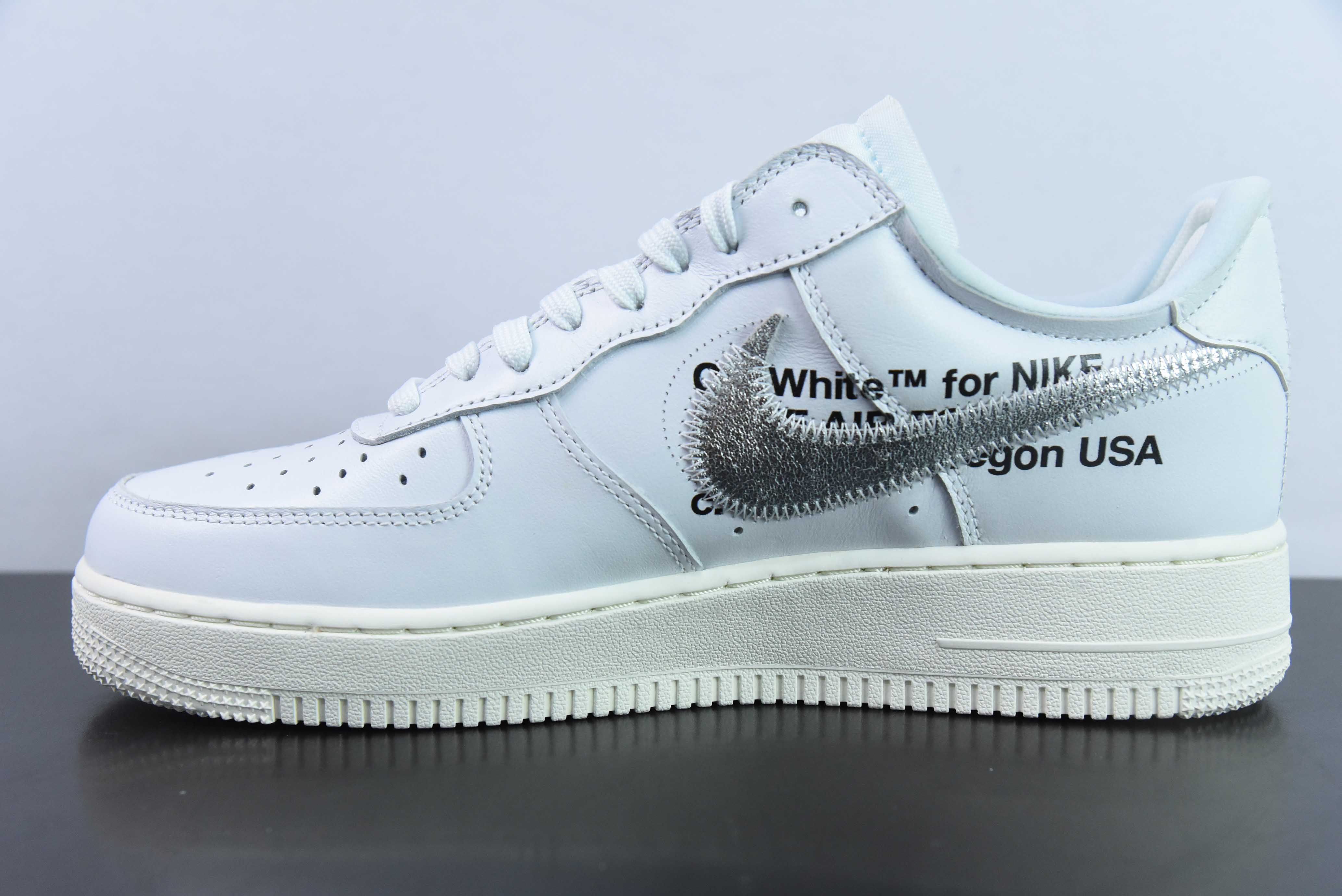 오프 화이트 x 에어 포스 1 로우 실버 아이템 번호: AO4297-100 사이즈: 39 40 40.5 41 42 42.5 43 44 44.5 45 46 47.5
