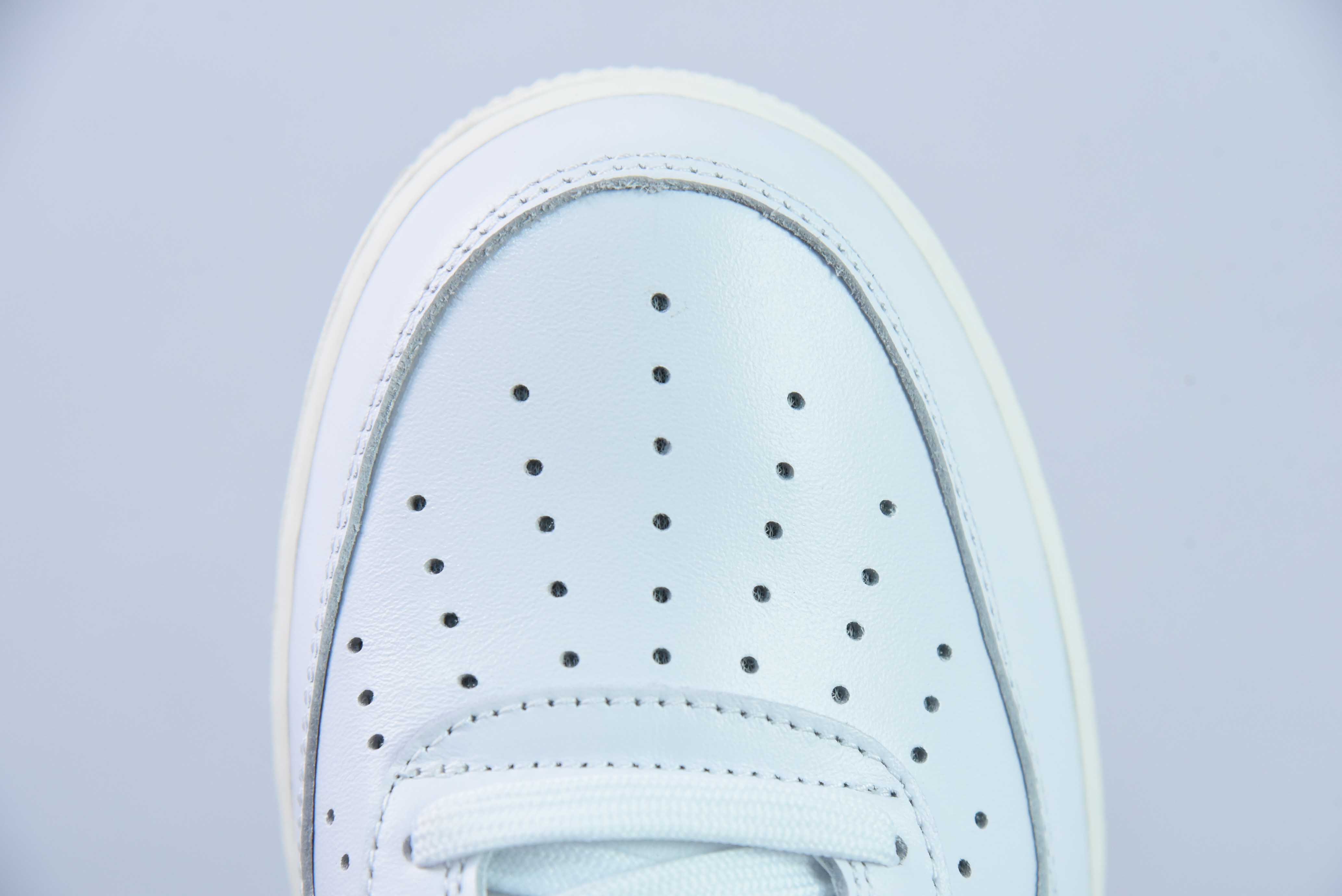 오프 화이트 x 에어 포스 1 로우 실버 아이템 번호: AO4297-100 사이즈: 39 40 40.5 41 42 42.5 43 44 44.5 45 46 47.5