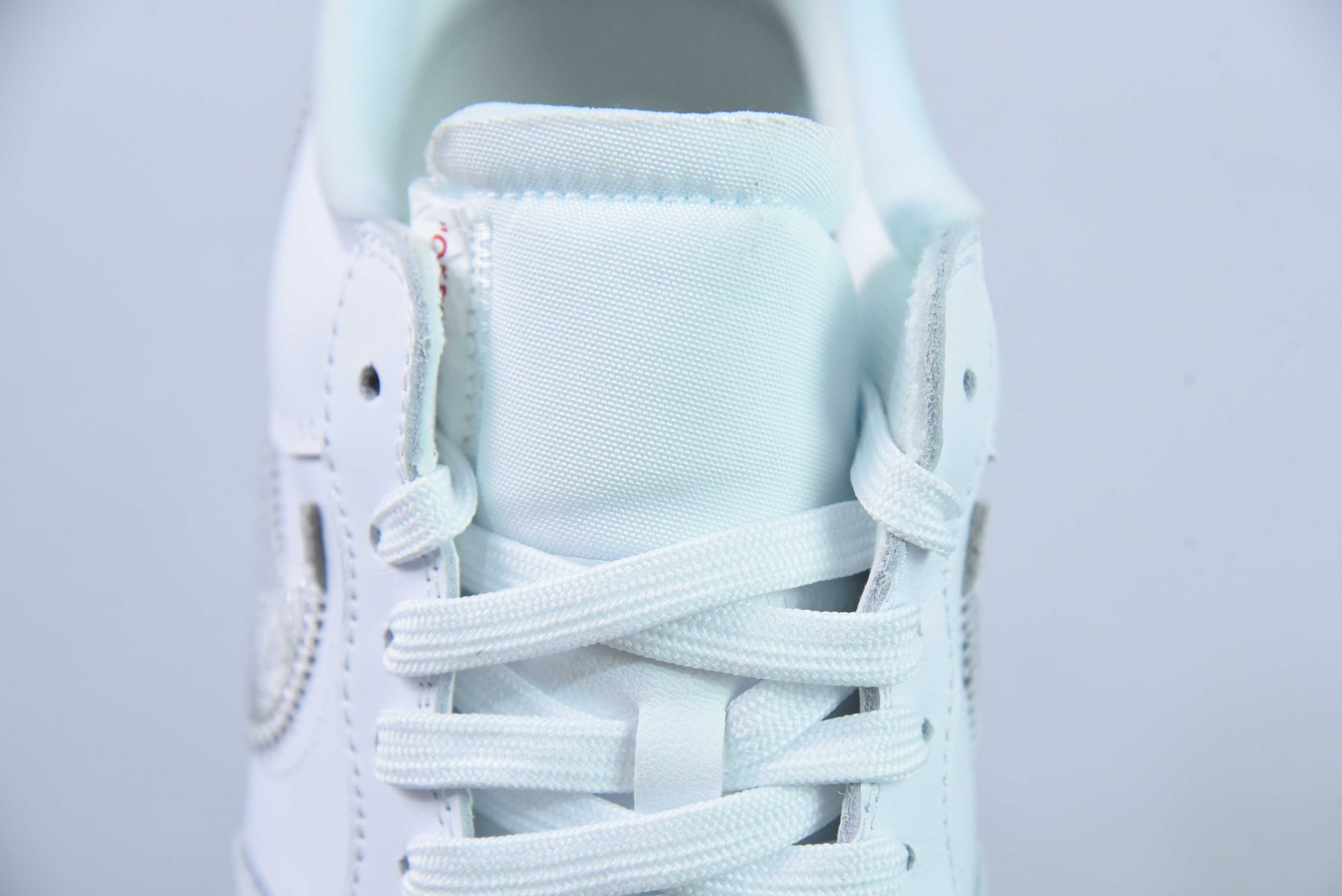 오프 화이트 x 에어 포스 1 로우 실버 아이템 번호: AO4297-100 사이즈: 39 40 40.5 41 42 42.5 43 44 44.5 45 46 47.5