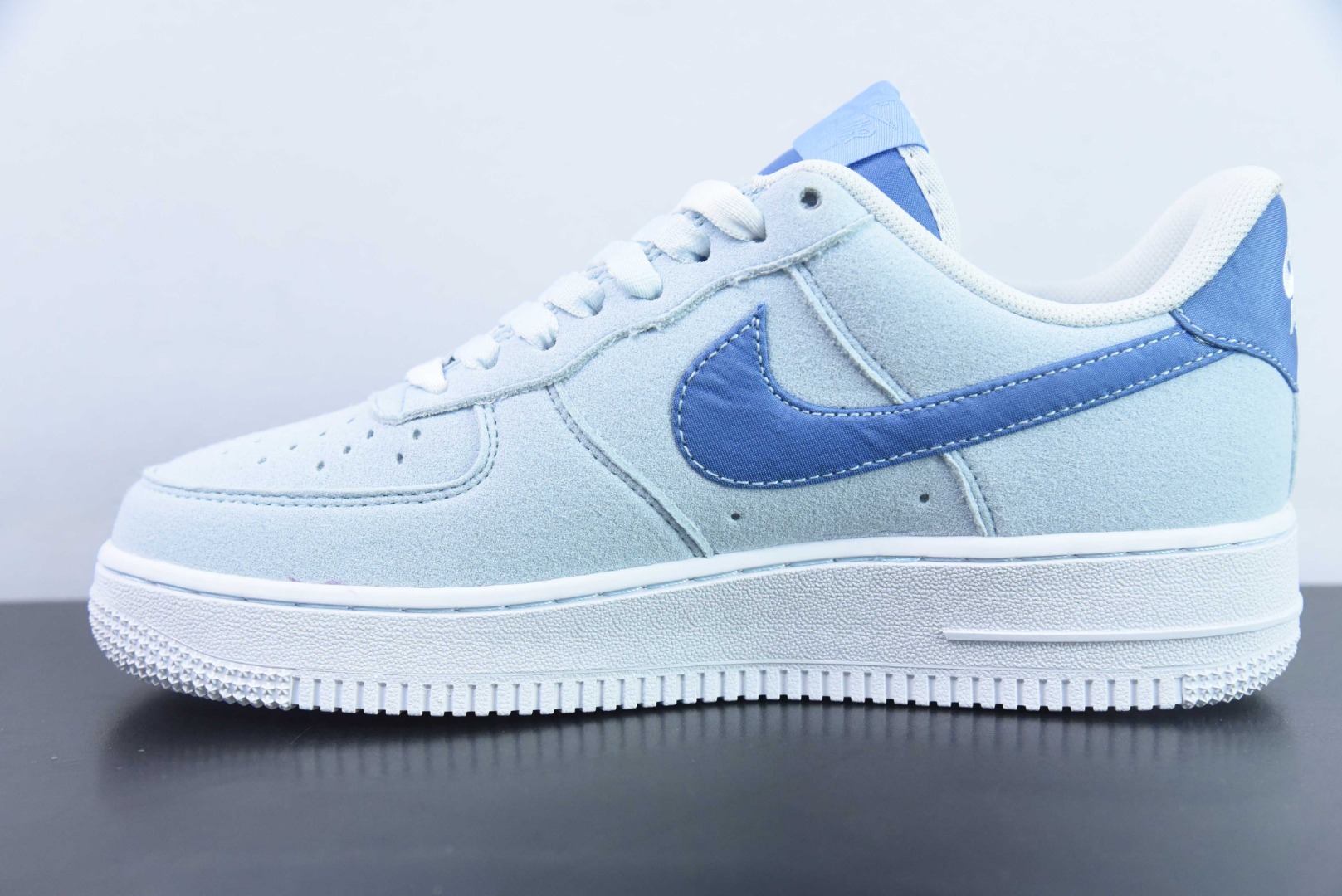 나이키 에어 포스 1 AF1 에어 포스 1/로우탑 화이트 블루 라이트 블루 품목 번호: FN7185-423 사이즈: 36-44