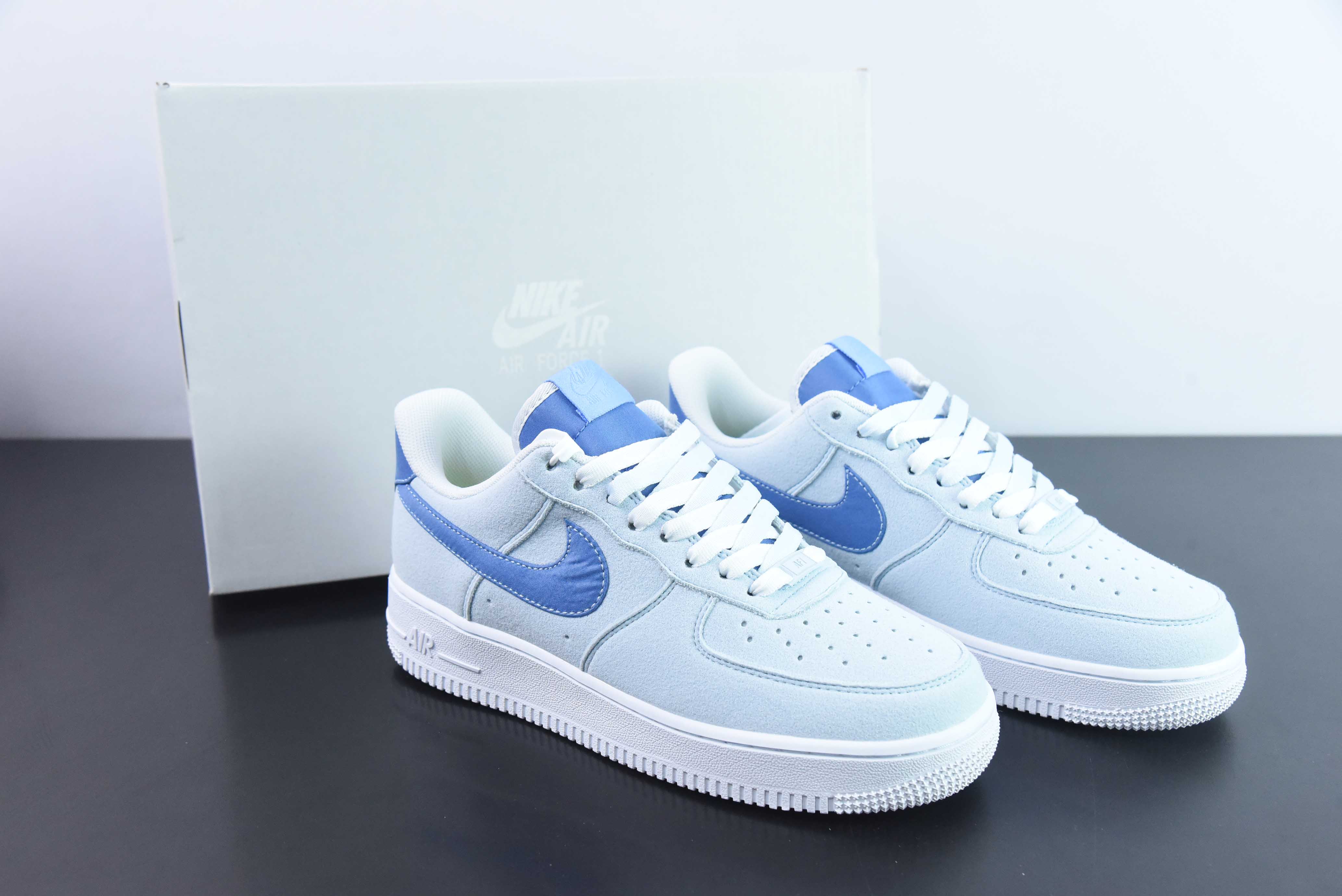 나이키 에어 포스 1 AF1 에어 포스 1/로우탑 화이트 블루 라이트 블루 품목 번호: FN7185-423 사이즈: 36-44