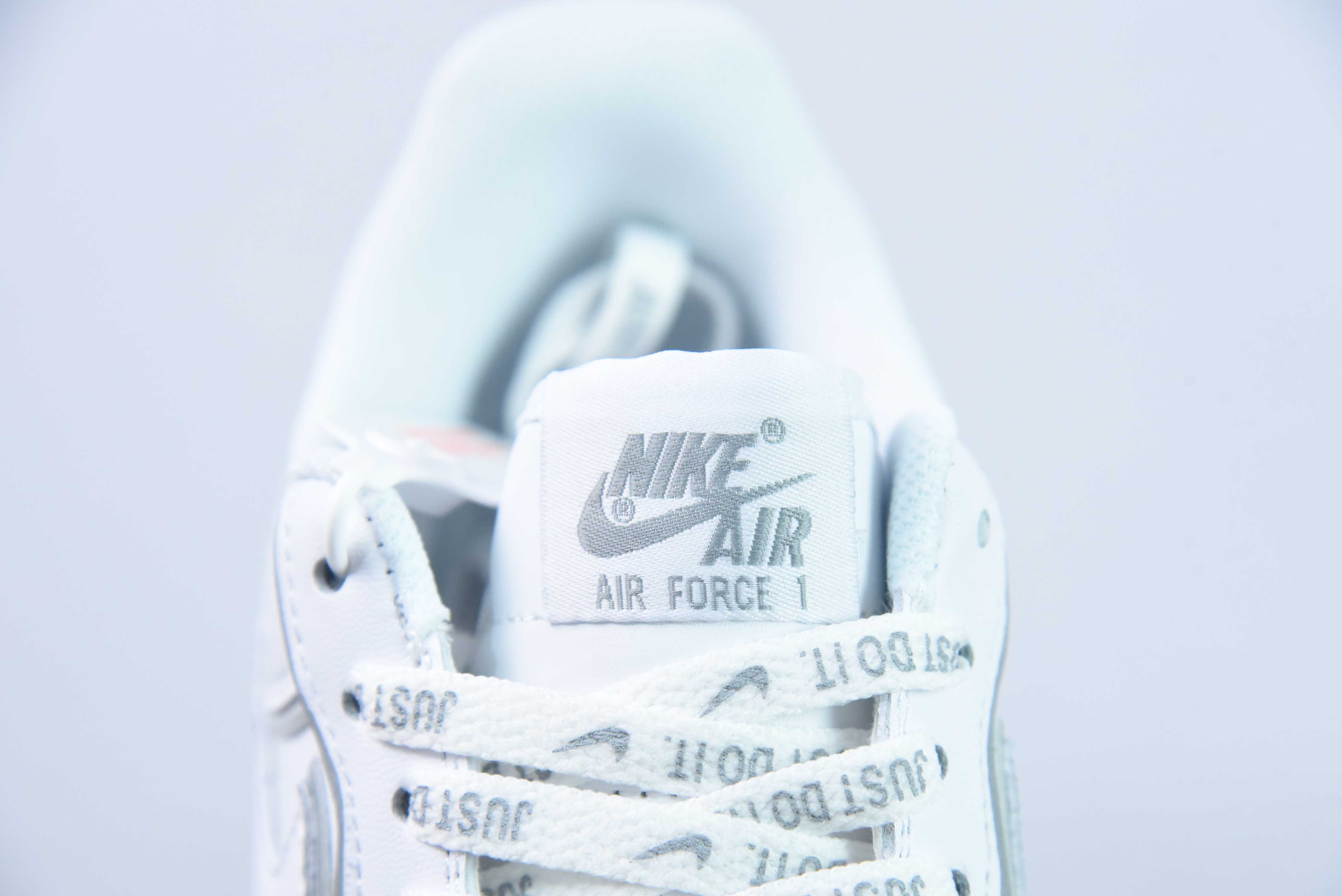 스투시x나이키 에어 포스 1 로우 스투시 공동 브랜드 화이트 및 실버 리플렉티브 에어 포스 1 로우탑 캐주얼 신발 아이템: BQ6426-019 사이즈: 36-44