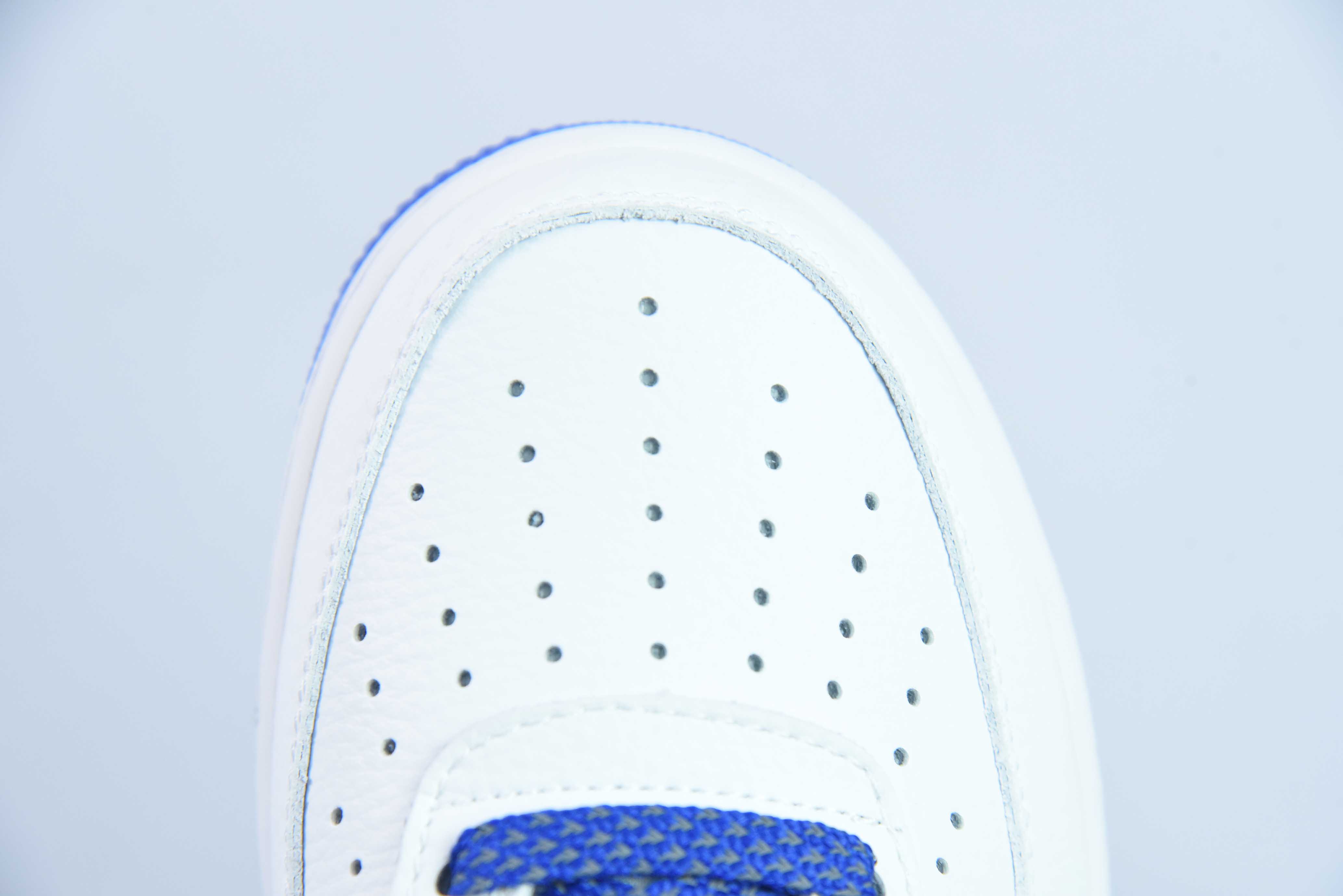 나이키 에어 포스 1 AF1 에어 포스 원/로우탑 화이트 및 블루 시그니처 프린트 아이템 번호: LO1718-057 사이즈: 36-44