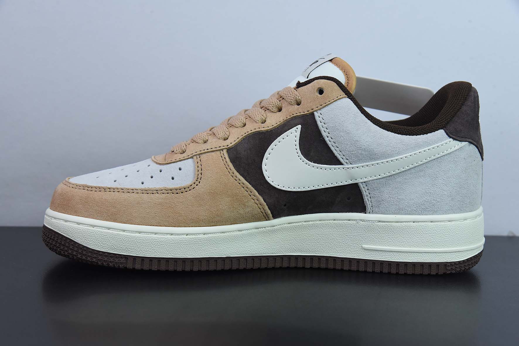 나이키 에어 포스 1 로우 07 스웨이드 커피빈 에어 포스 1 아이템: BL3099 233 사이즈: 36-44