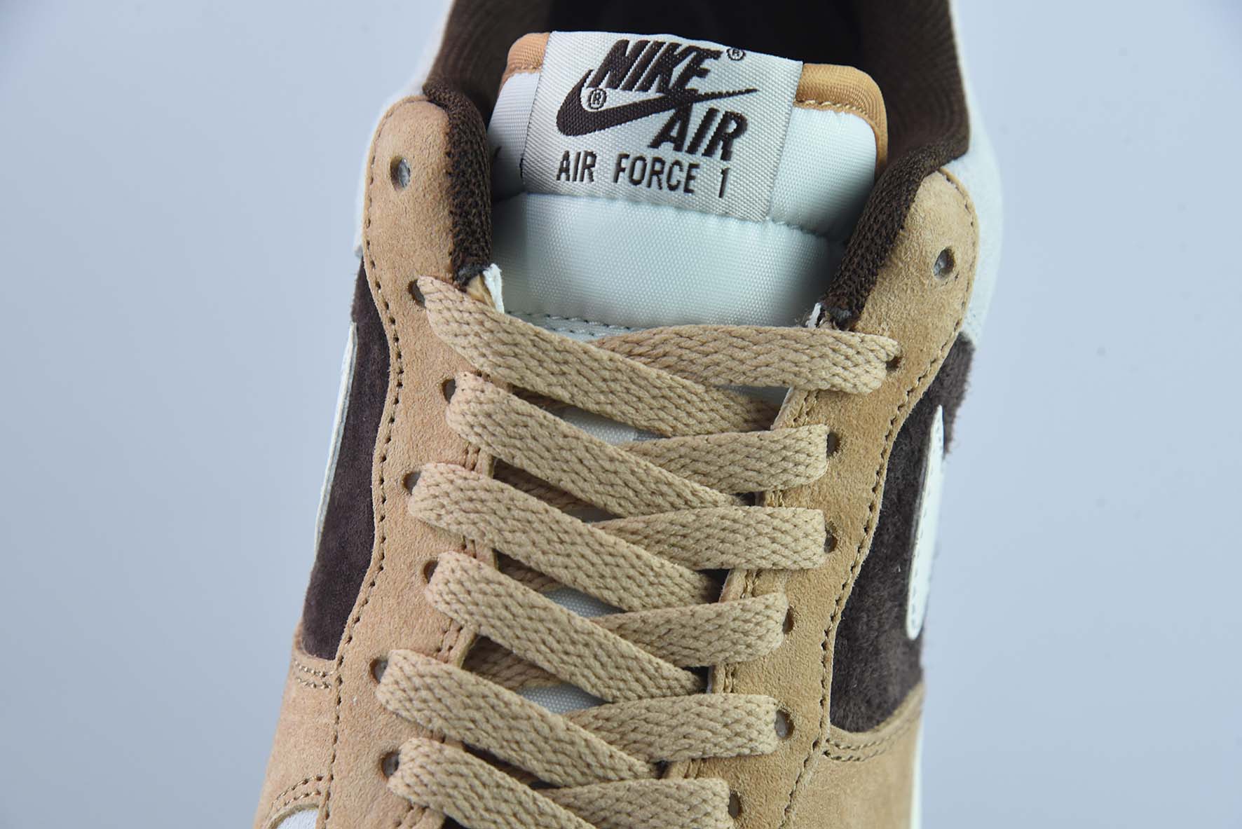 나이키 에어 포스 1 로우 07 스웨이드 커피빈 에어 포스 1 아이템: BL3099 233 사이즈: 36-44