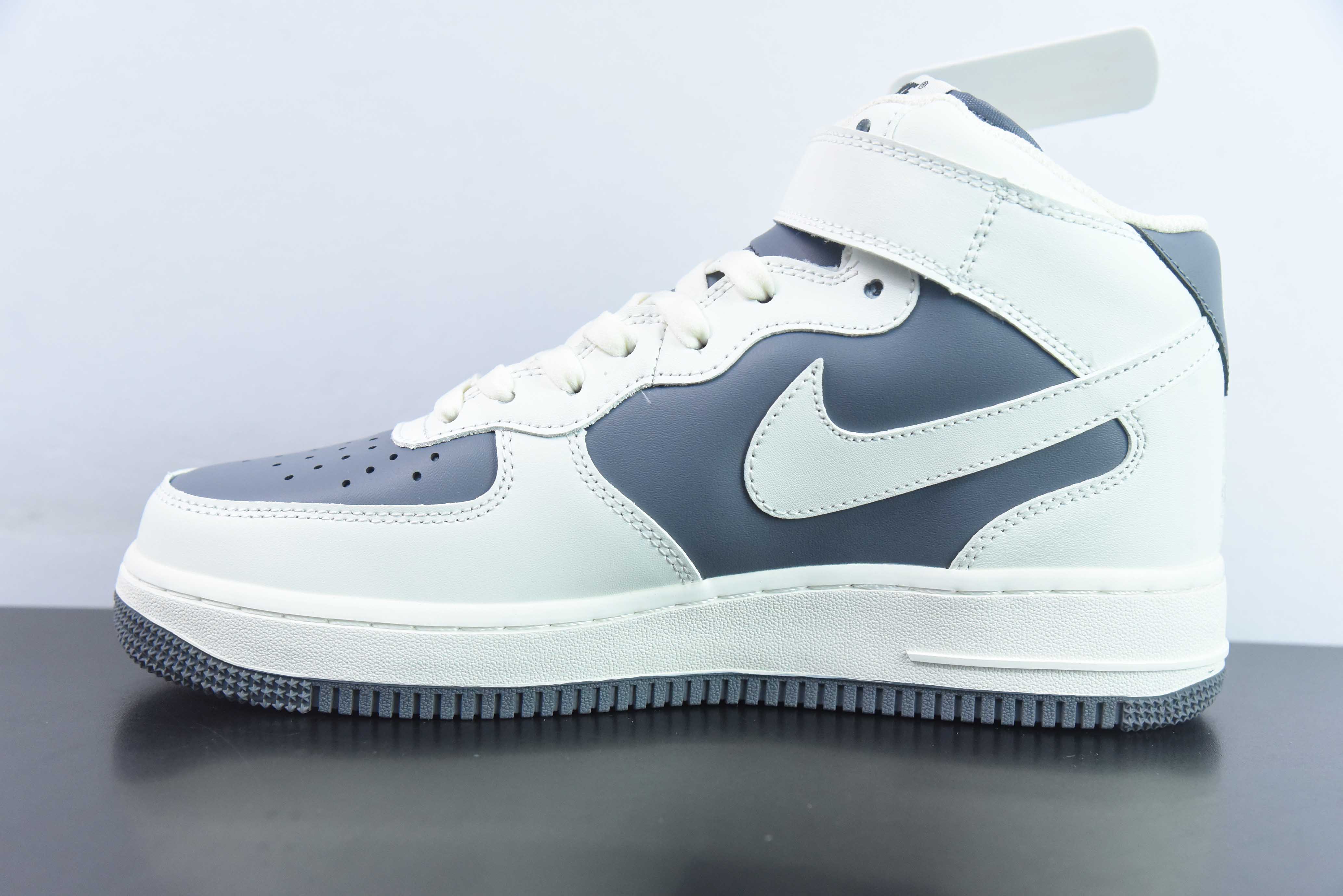 나이키 에어 포스 107 미드 베이지 그레이 에어 포스 원 미드탑 캐주얼 슈즈 아이템: LZ6819-609 사이즈: 36-44