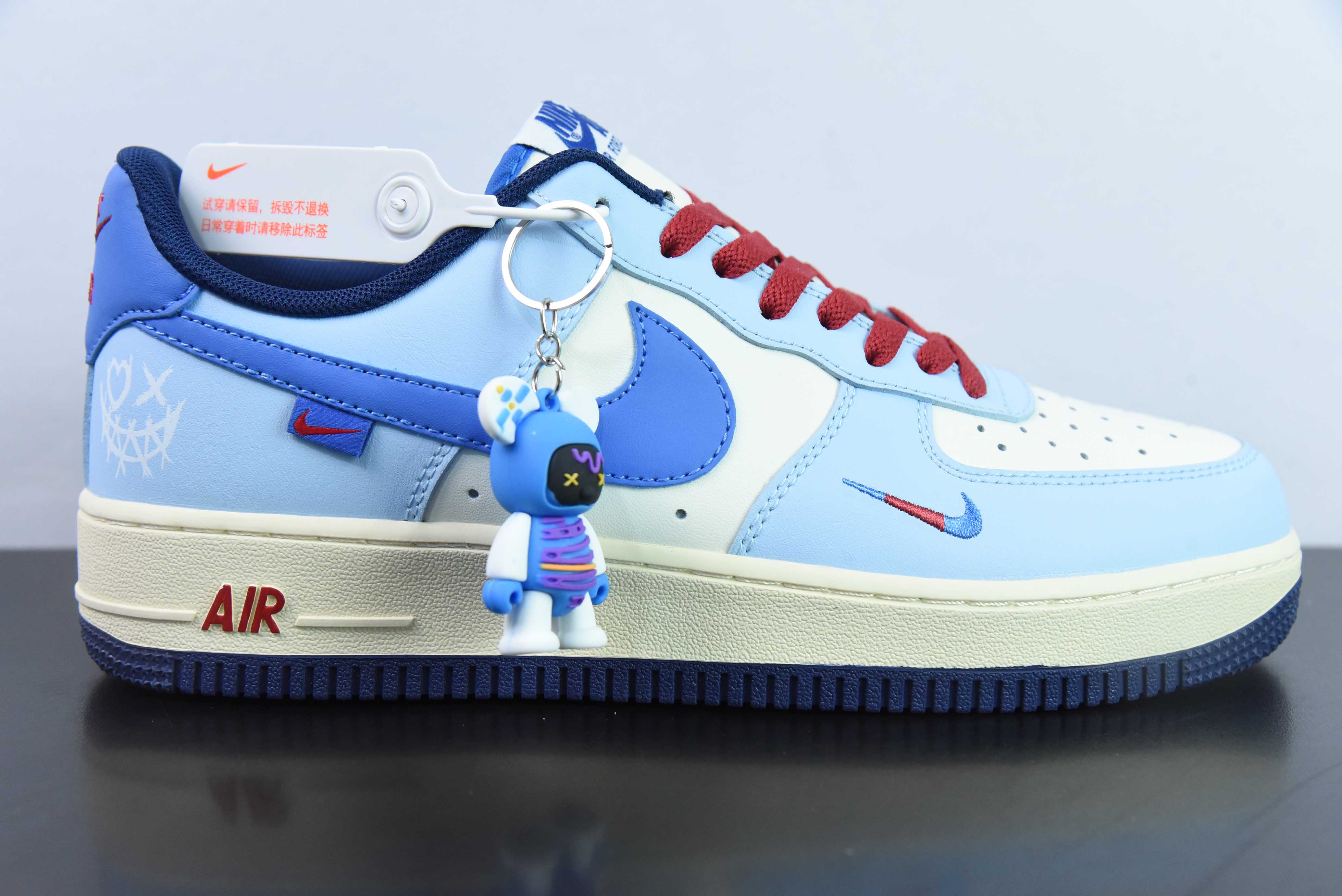 Nk 에어 포스 1 07 로우 조커 레드 조커 레드 에어 포스 1 로우 탑 커스텀 캐주얼 크리켓 신발 품목 번호 : XL2402-333 사이즈 : 36-44