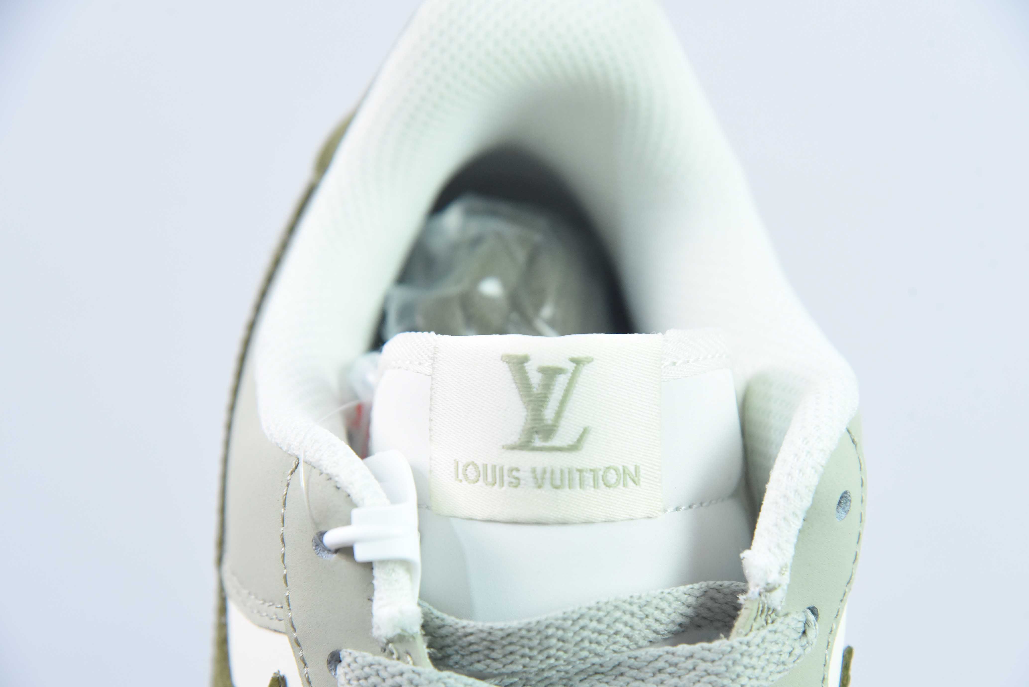 나이키 에어 포스 1 AF1 에어 포스 원/로우탑 화이트 그린 생고무 솔 LV 프린트 아이템 번호: BS9055-714 사이즈: 36-44