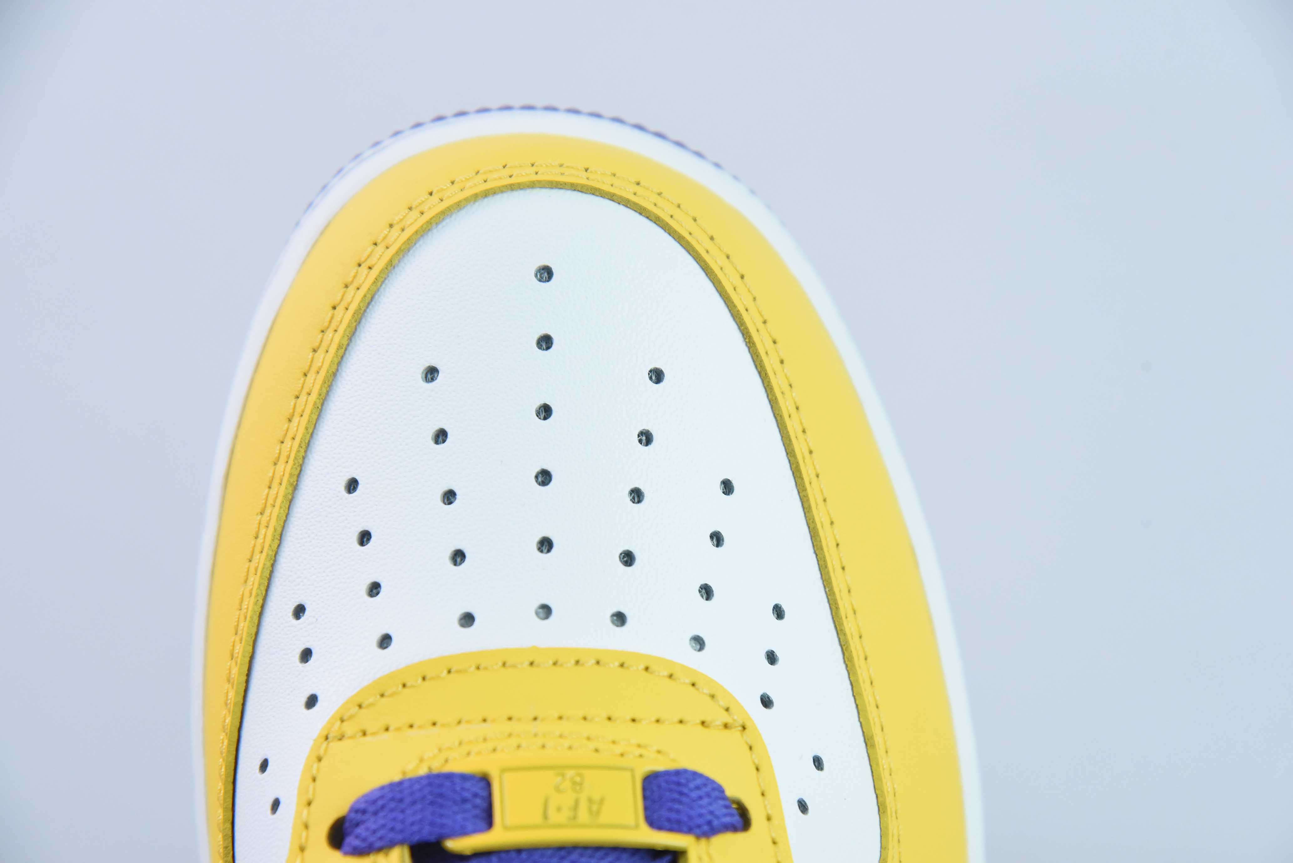 코비 브라이언트 x NK 에어 포스 1 로우 레트로 QS 에어 포스 1 로우 화이트 퍼플 옐로우 퍼플 골드 레이커스 아이템: FZ1151-100 사이즈: 35.5-47