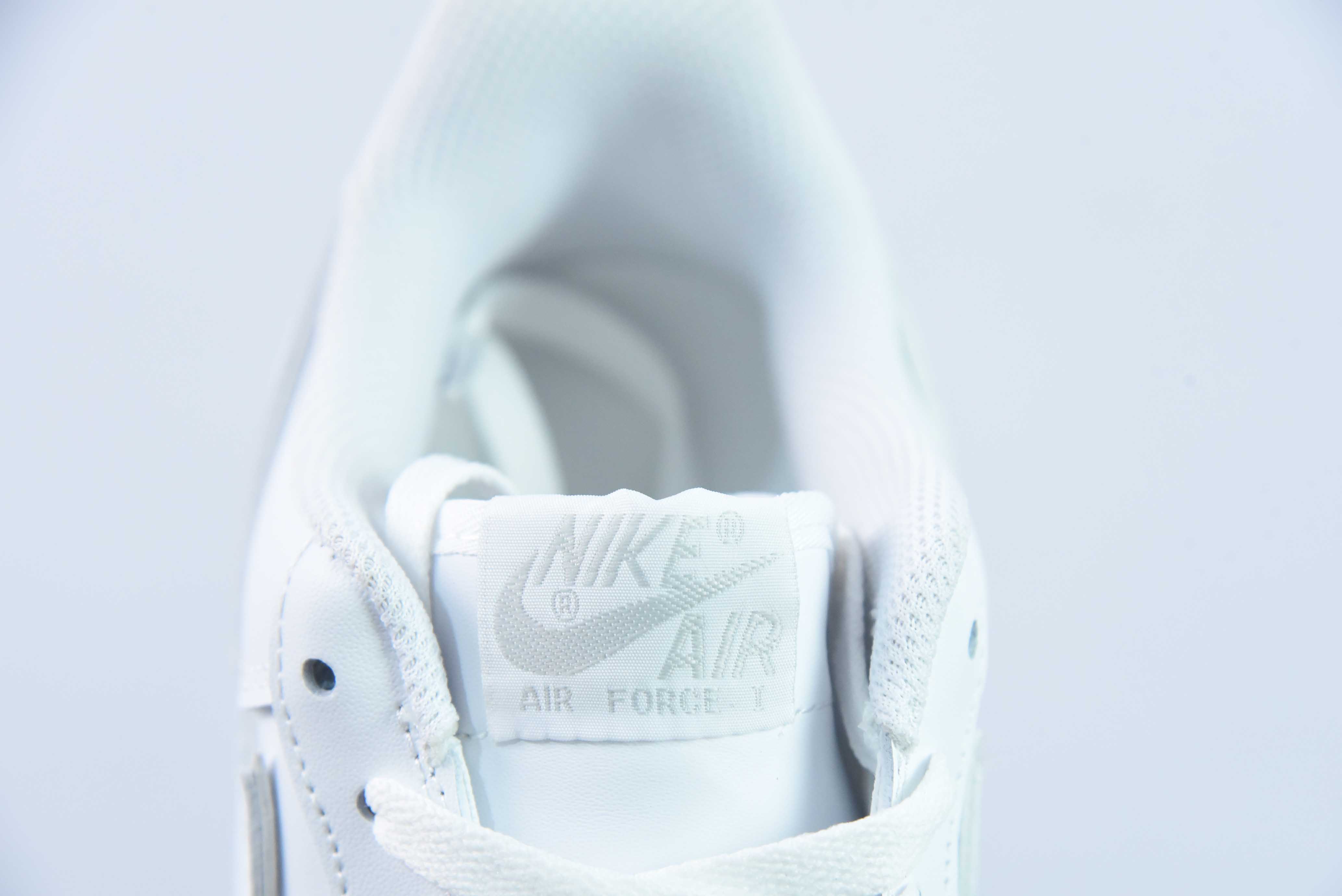 나이키 에어 포스 1 로우 에어 포스 1 로우 탑 캐주얼 트레이너 아이템: DX5805-100 사이즈: 36-44