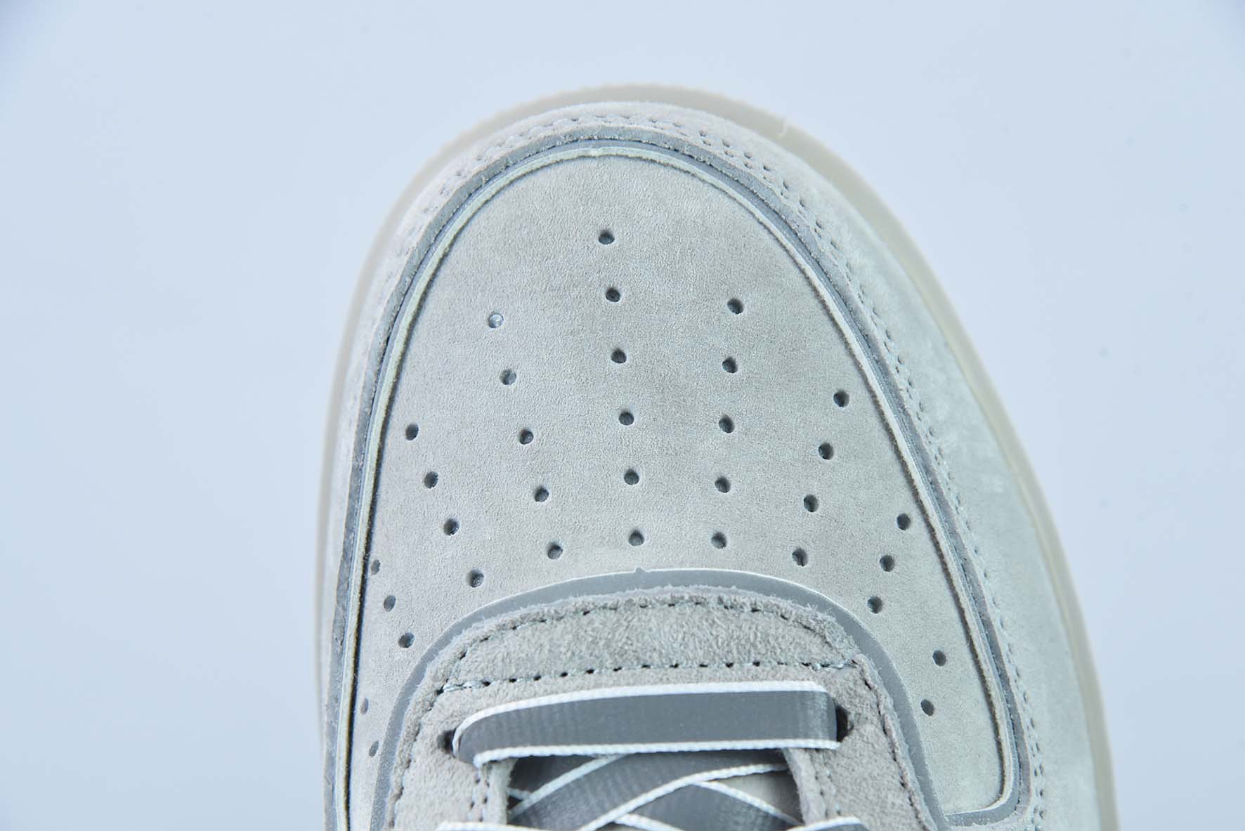 리닝 챔피언 x Nk 에어 포스 107 미드 리닝 챔피언 스웨이드 그레이 3M 리플렉티브 미드 탑 애슬레틱 캐주얼 크리켓 슈즈 아이템 번호: GB1228-185 사이즈: 36-44