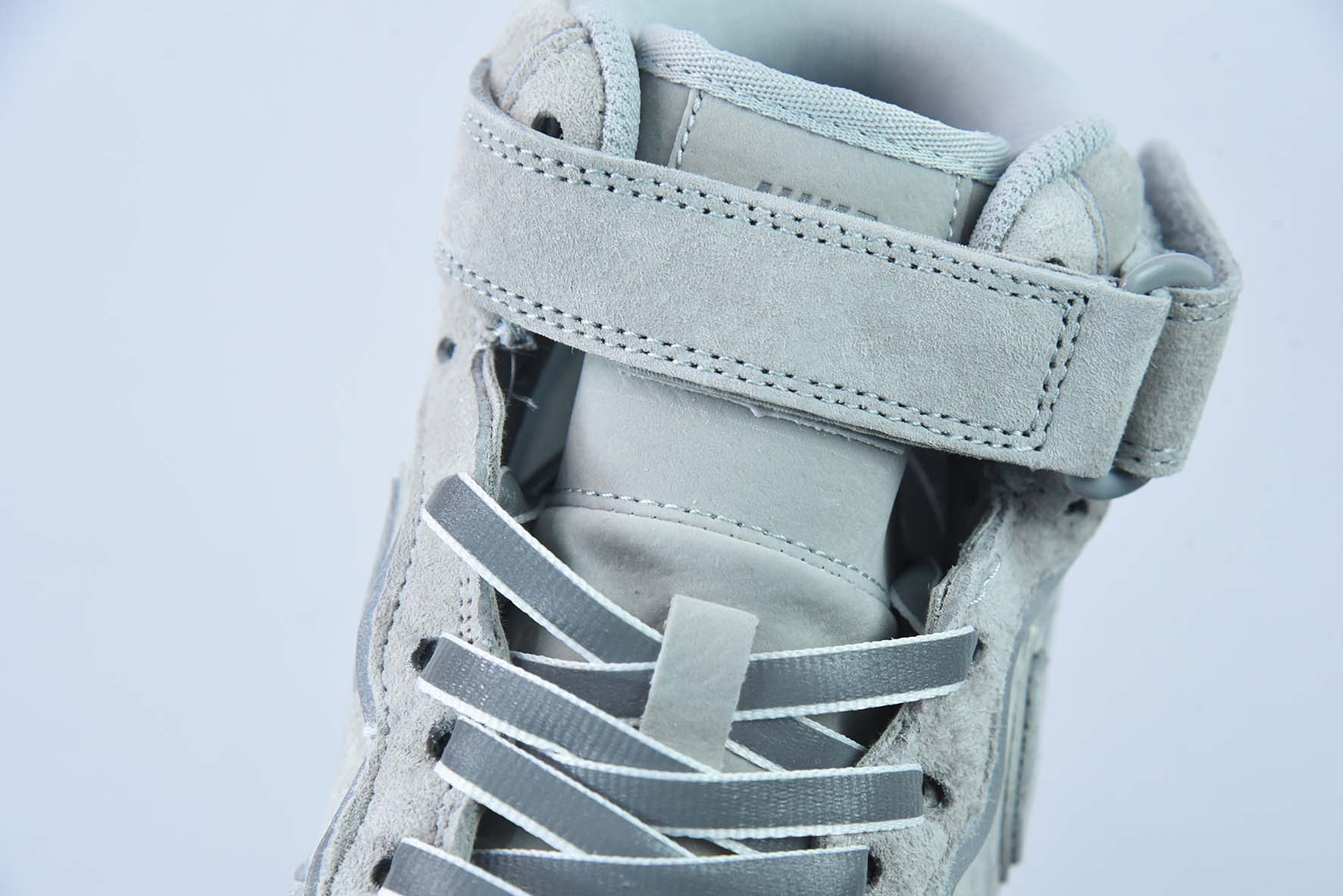 리닝 챔피언 x Nk 에어 포스 107 미드 리닝 챔피언 스웨이드 그레이 3M 리플렉티브 미드 탑 애슬레틱 캐주얼 크리켓 슈즈 아이템 번호: GB1228-185 사이즈: 36-44