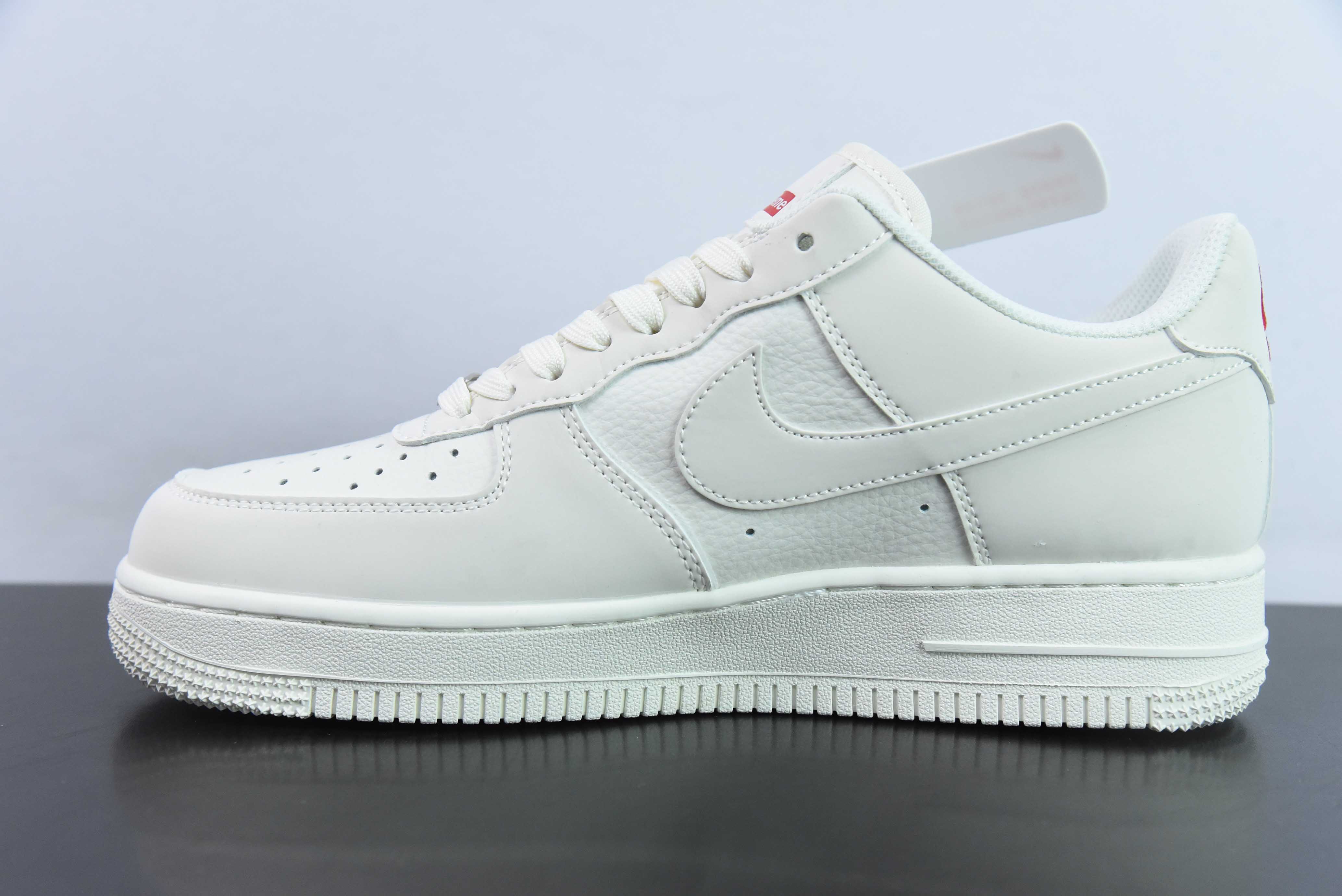 나이키 에어 포스 1 07 로우 슈프림 스케이트보드 시리즈 - 베이지 에어 포스 1 로우 탑 아이템 번호:HD1968-007 사이즈:36-44