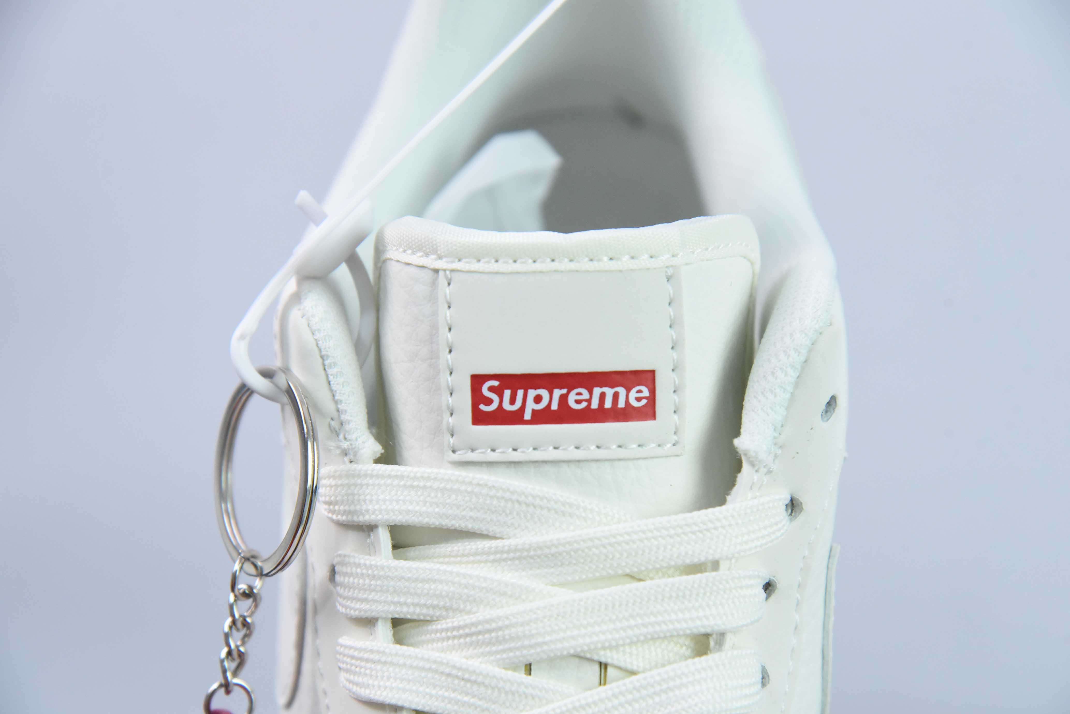 나이키 에어 포스 1 07 로우 슈프림 스케이트보드 시리즈 - 베이지 에어 포스 1 로우 탑 아이템 번호:HD1968-007 사이즈:36-44