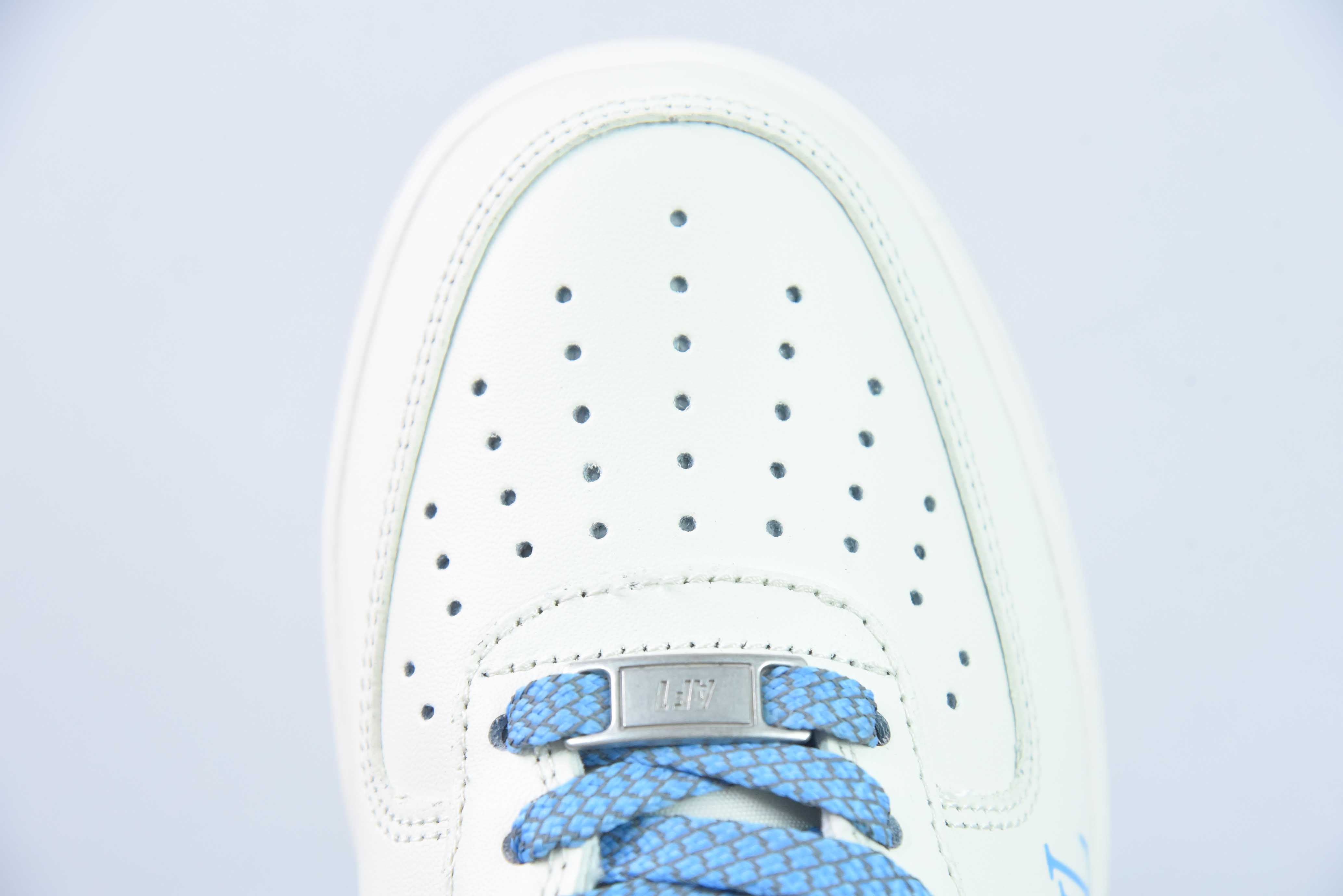 나이키 에어 포스 1 AF1 에어 포스 1/로우탑 화이트 및 블루 LV 프린트 아이템 번호: BS9055-7020 사이즈: 36-44 