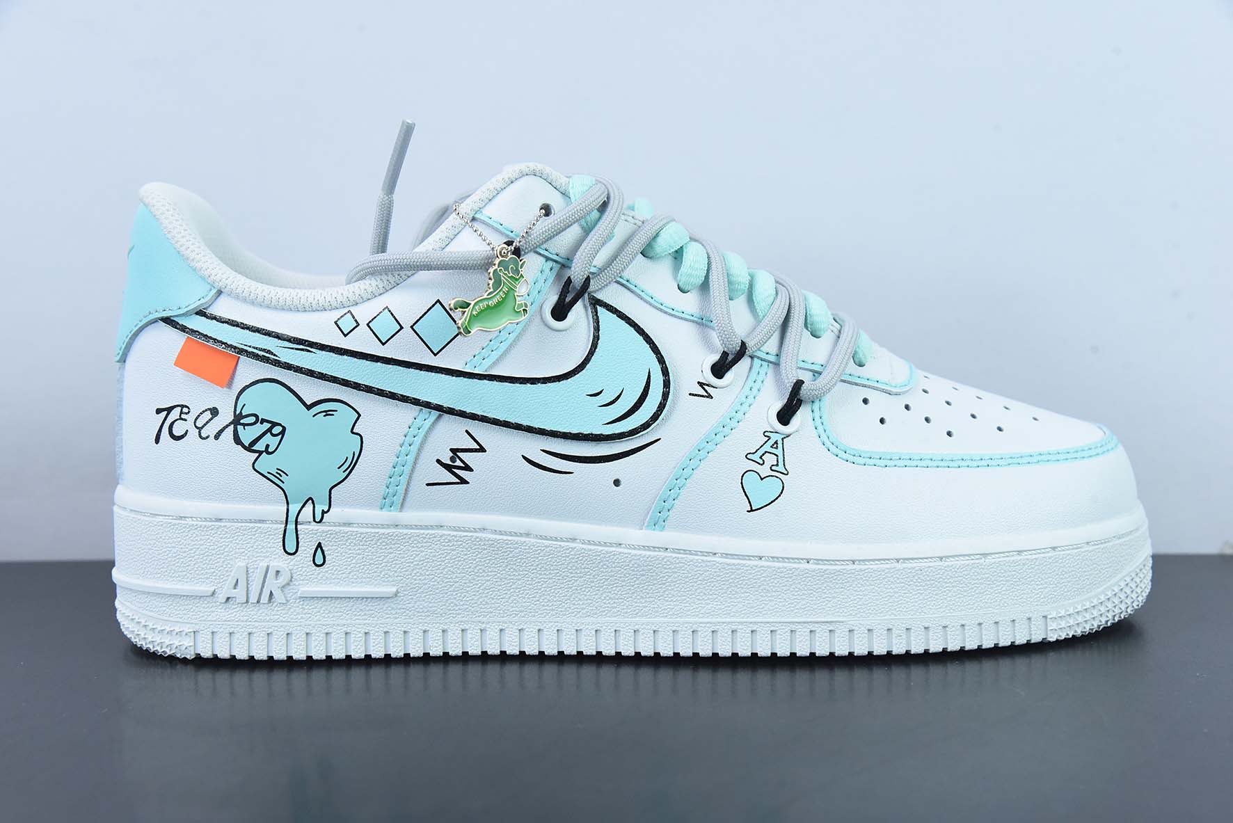 에어 포스 1 07 로우 에어 포스 1 클래식 로우탑 캐주얼 트레이너 아이템: CW2288-111 사이즈: 35-44