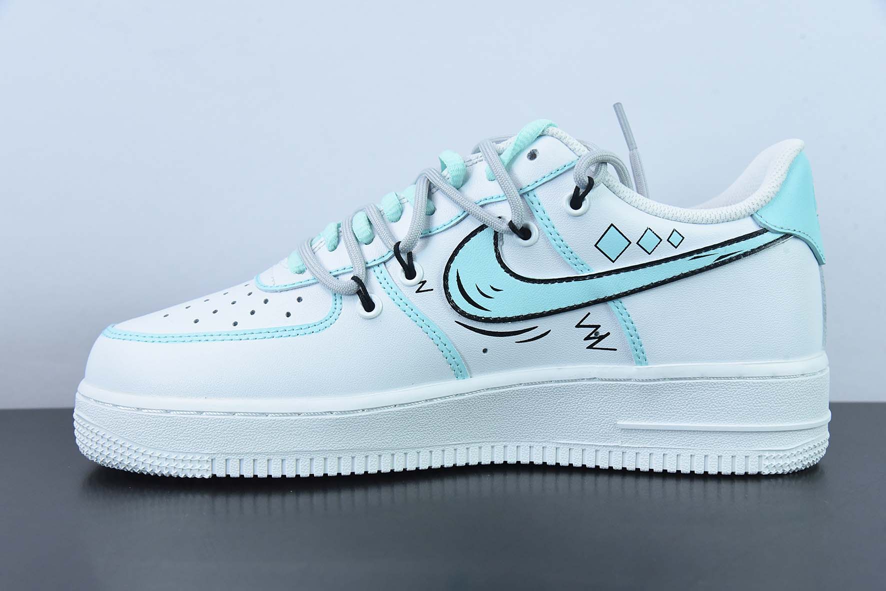 에어 포스 1 07 로우 에어 포스 1 클래식 로우탑 캐주얼 트레이너 아이템: CW2288-111 사이즈: 35-44