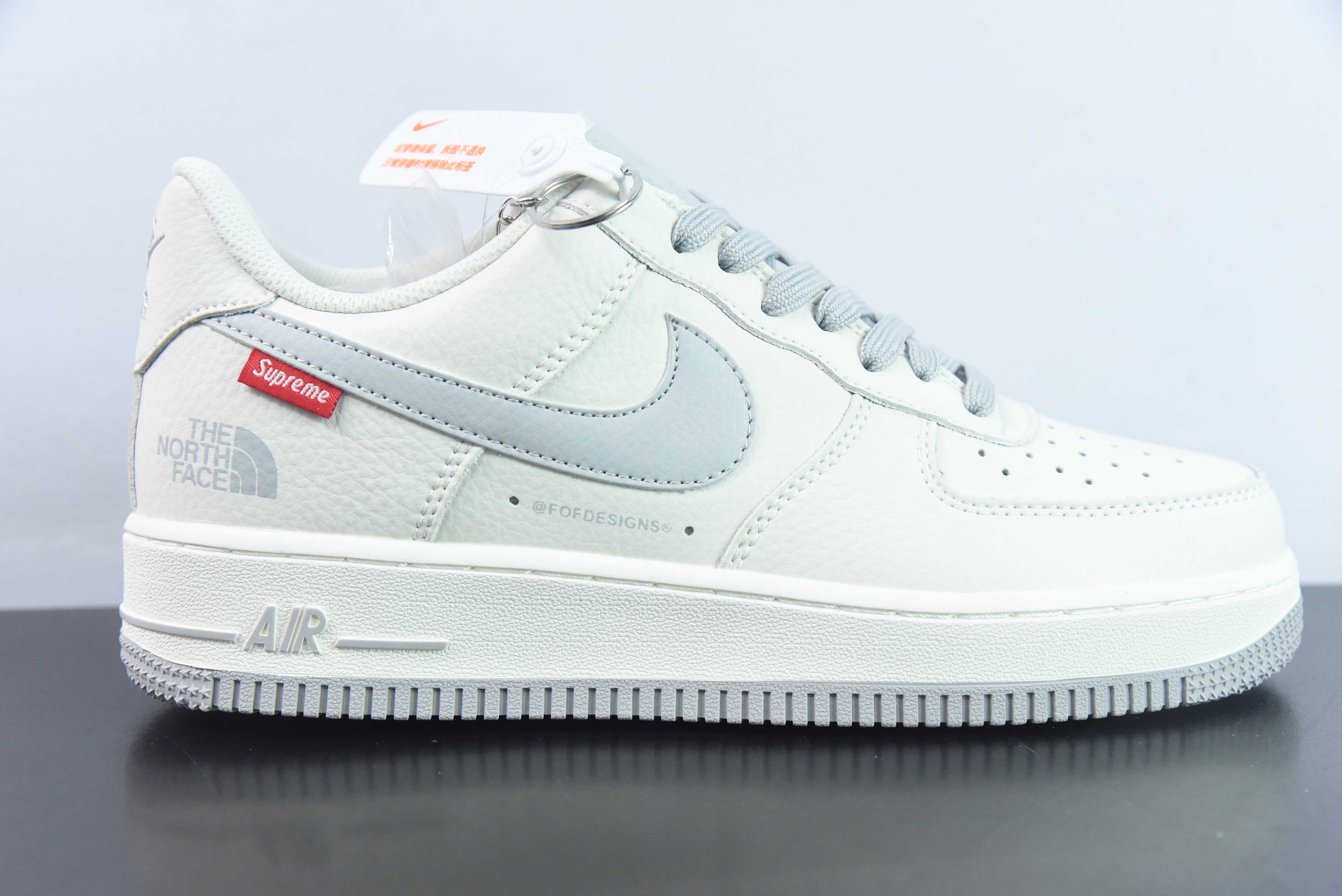 더 노스페이스 X 슈프림 X 나이키 에어 포스 1 07 로우 슈프림 에어 포스 원 공동 브랜드 수퍼엠 화이트 울프 그레이 레드 노스페이스 SU2305-006 사이즈: 36-44
