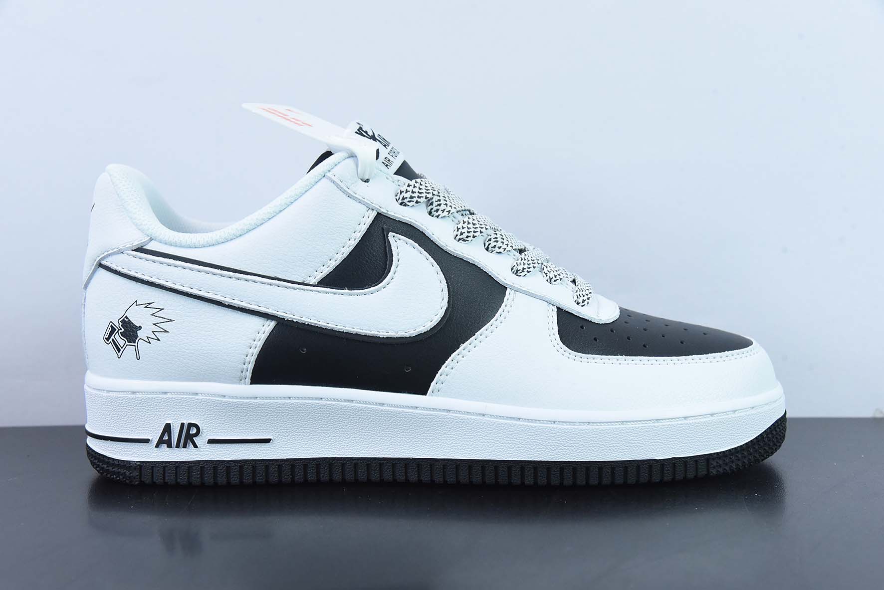  AS NK 에어 포스 1 07 로우 헤이티 ‘에어 포스 원 가죽 화이트와 블랙 프라이 헤어 헤이티 로고’ 아이템: K08969-756 사이즈: 36-44